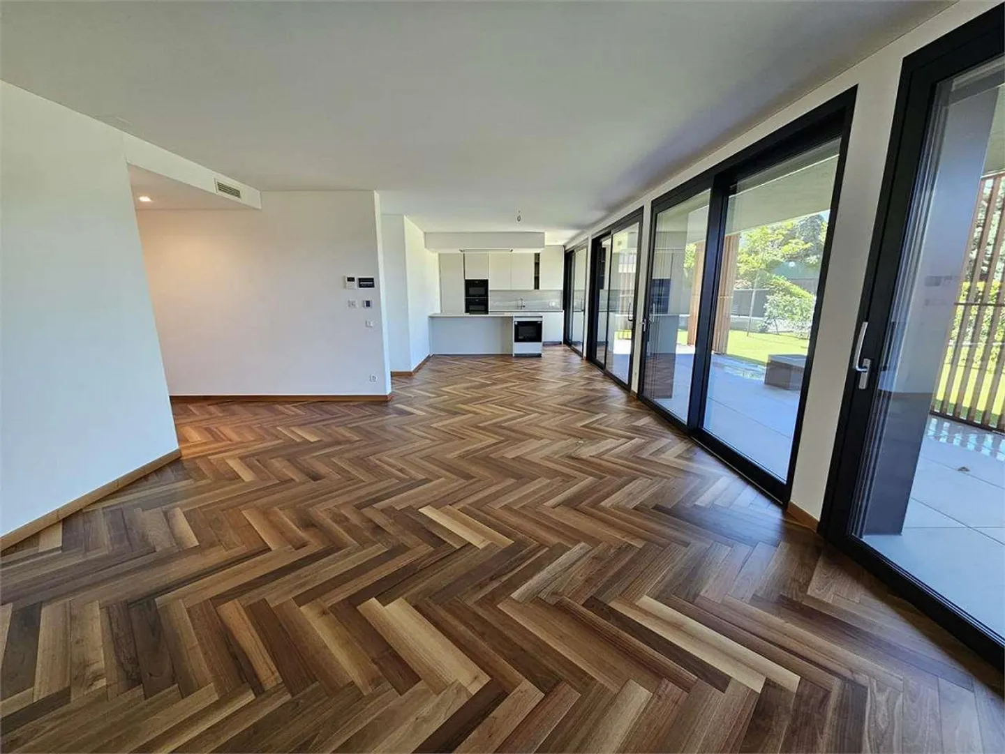 PREGASSONA-LUGANO, 4.5 ROOM APARTMENT WITH GARDEN - Photo 2 of 13