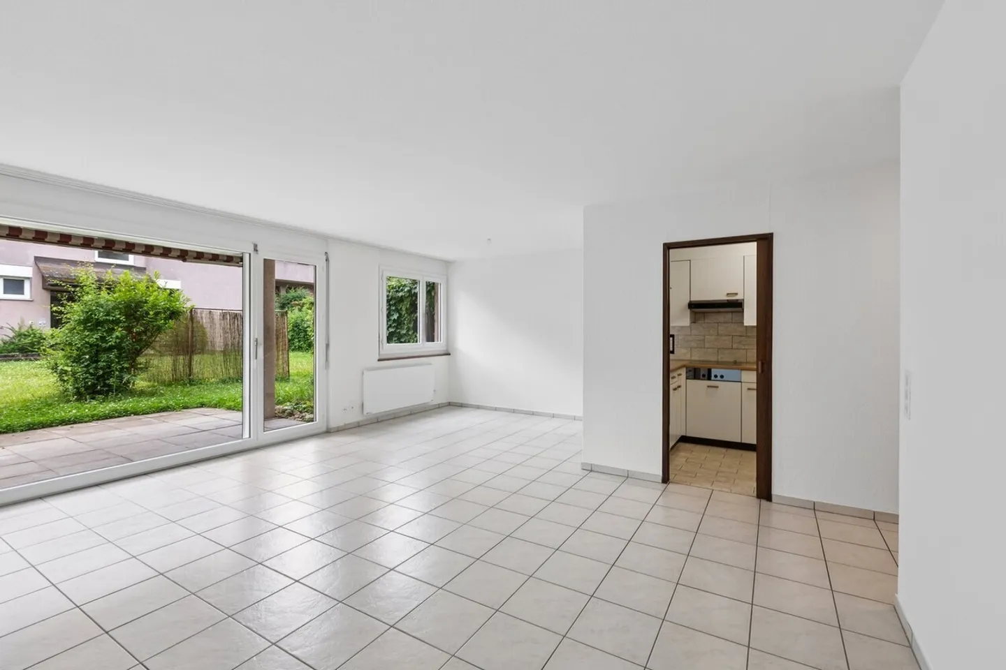 Superbe appartement avec terrasse de jardin et cheminée - emplacement idéal ! - Photo 2 sur 11