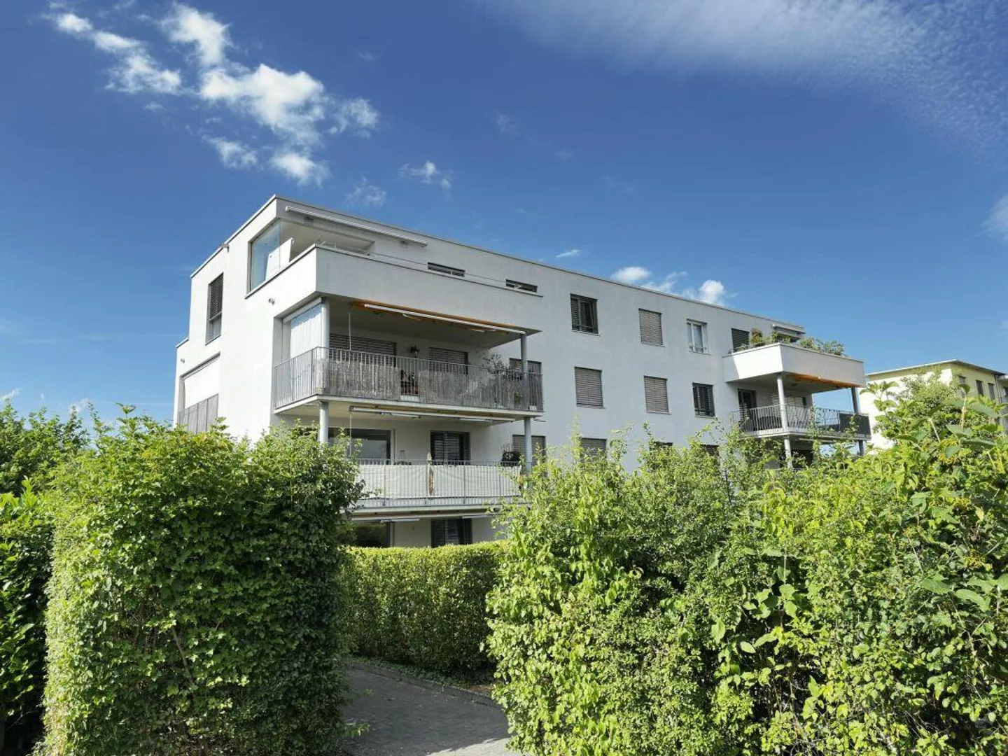Stylish living meets royal view - Photo 1 of 11
