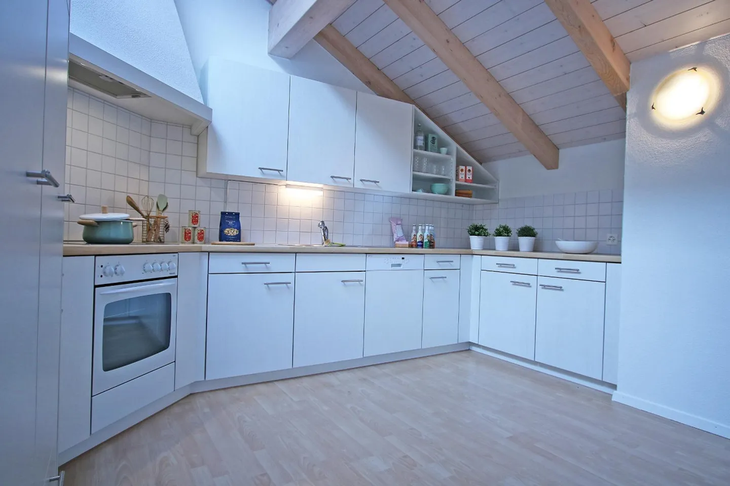 Charmante Dachwohnung - Foto 1 von 6
