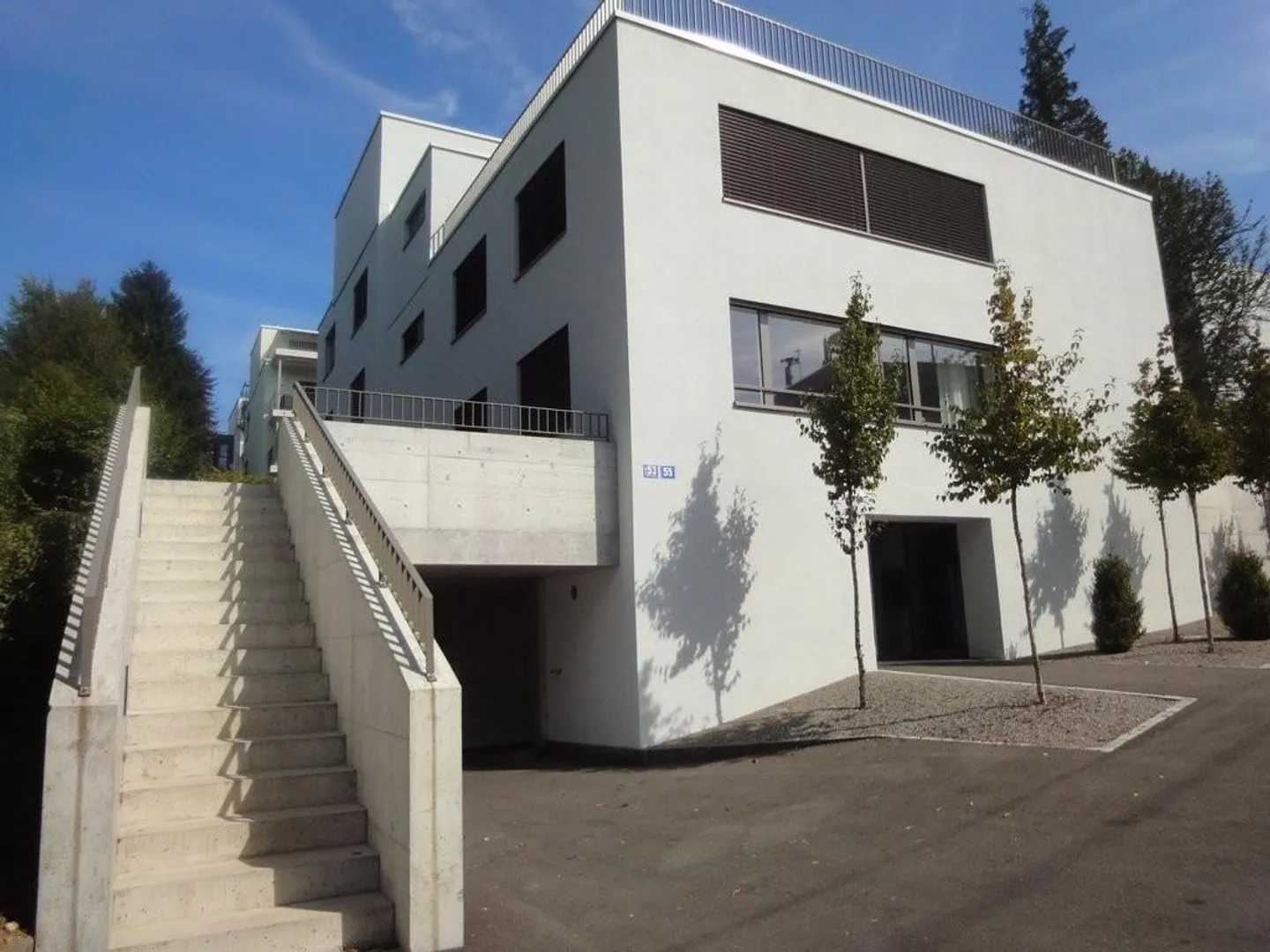 Appartement moderne de 4 pièces au rez-de-chaussée - Photo 1 sur 9