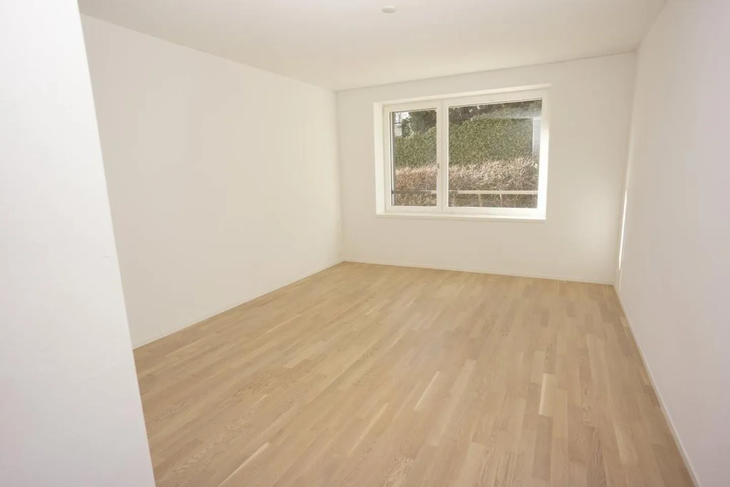 Appartement moderne de 4 pièces au rez-de-chaussée - Photo 3 sur 9