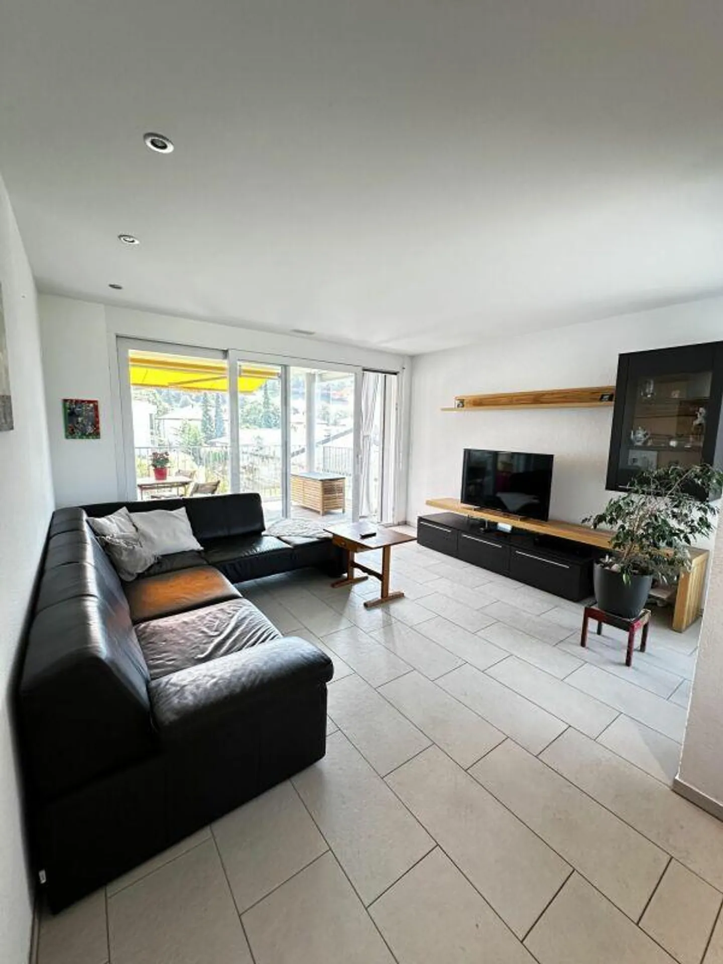 Stylish living meets royal view - Photo 7 of 11