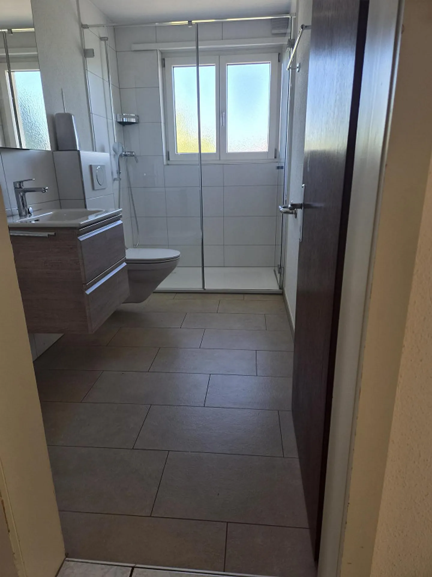 Appartement 3,5 pièces dans une maison bifamiliale à durée limitée - Photo 1 sur 7