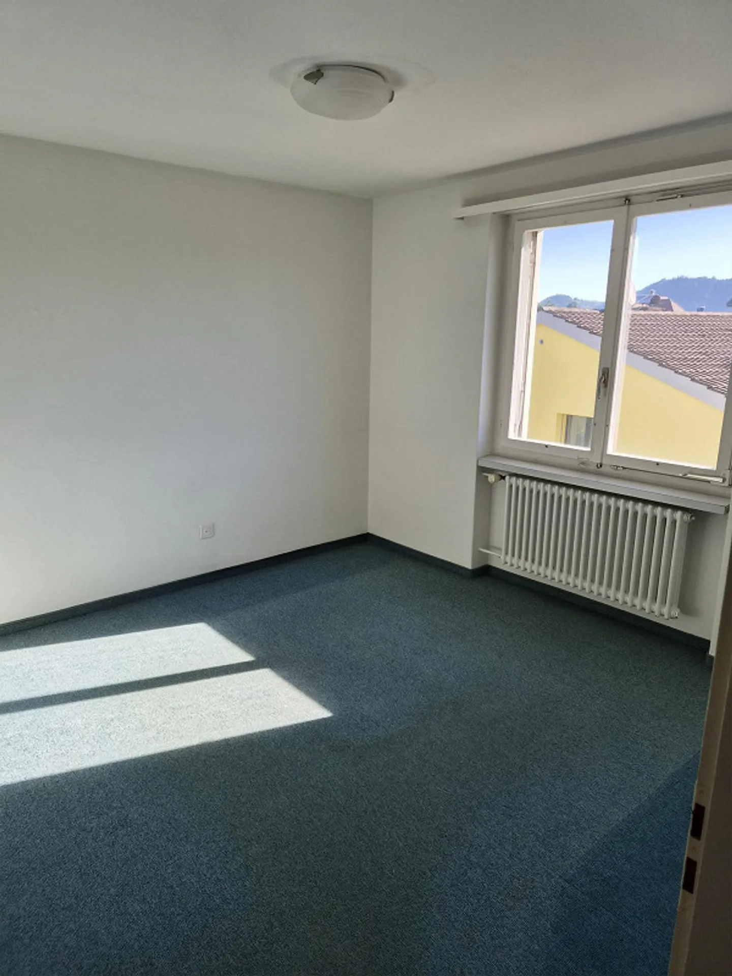 Appartement 3,5 pièces dans une maison bifamiliale à durée limitée - Photo 6 sur 7