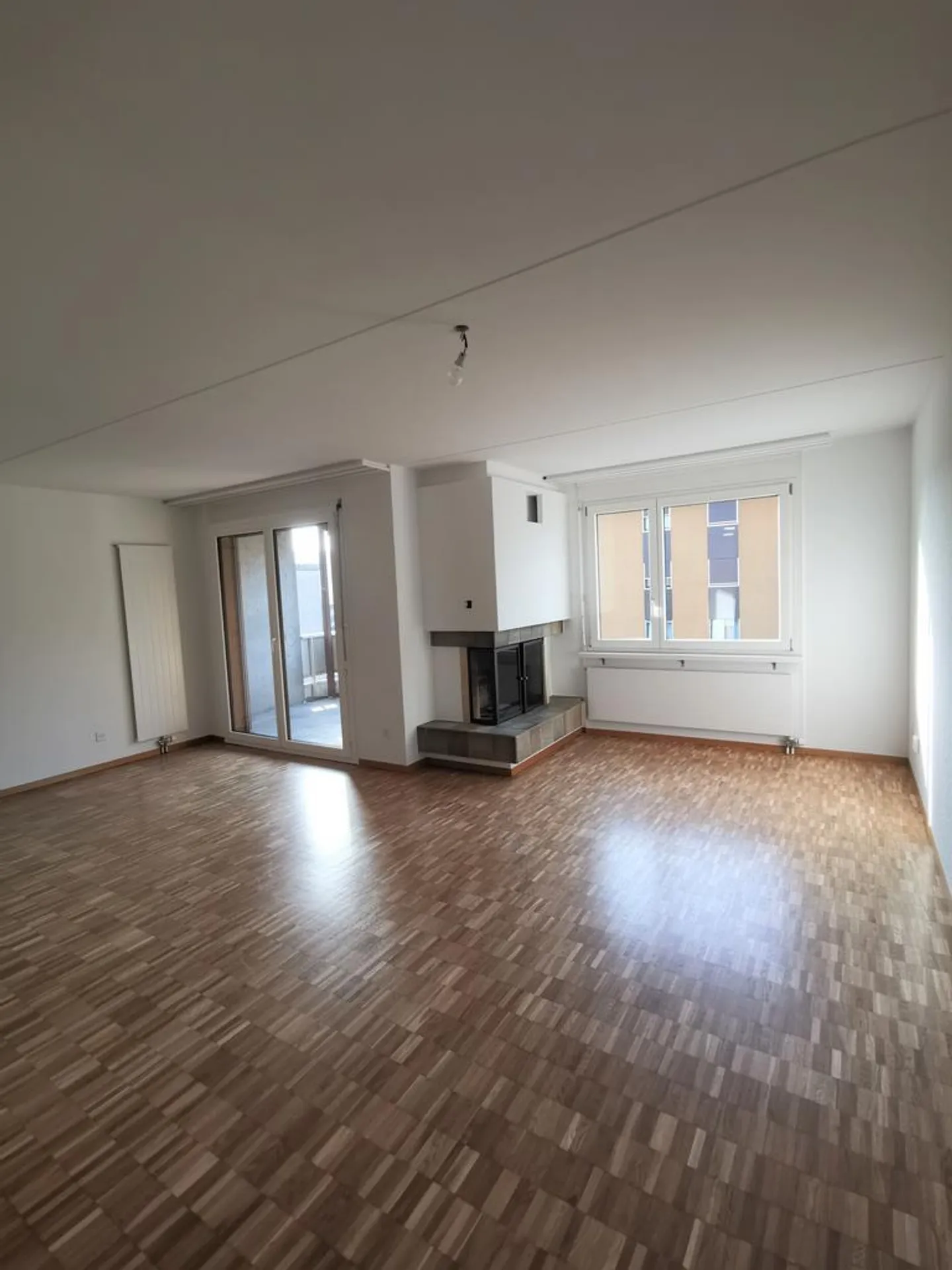 Renovated and Central 4.5-Room Apartment in Oberentfelden - Photo 2 of 8