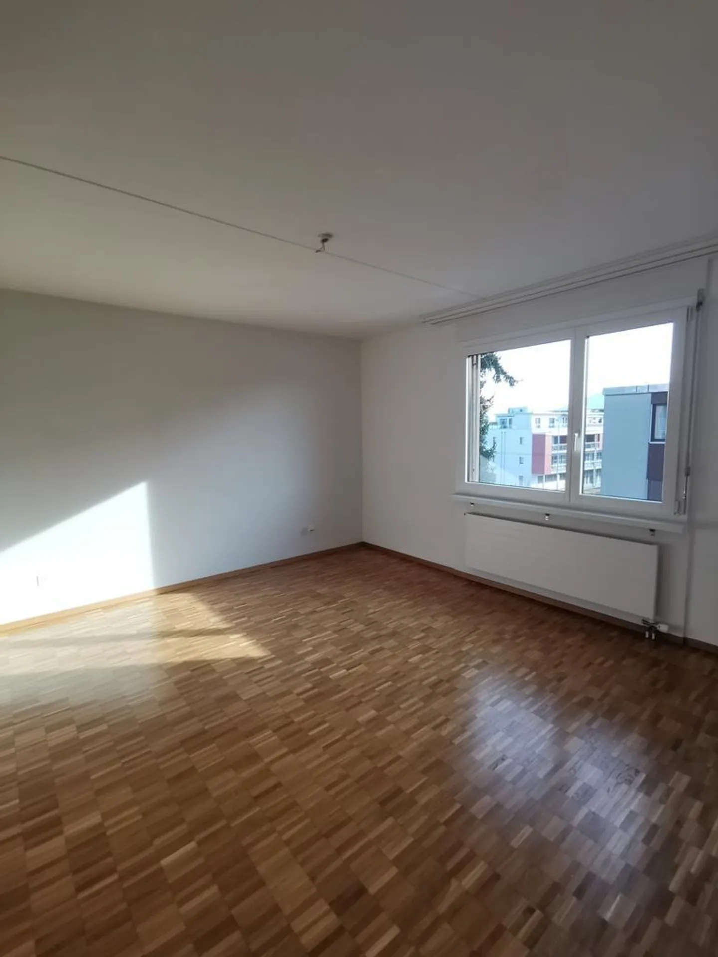 Renovated and Central 4.5-Room Apartment in Oberentfelden - Photo 6 of 8