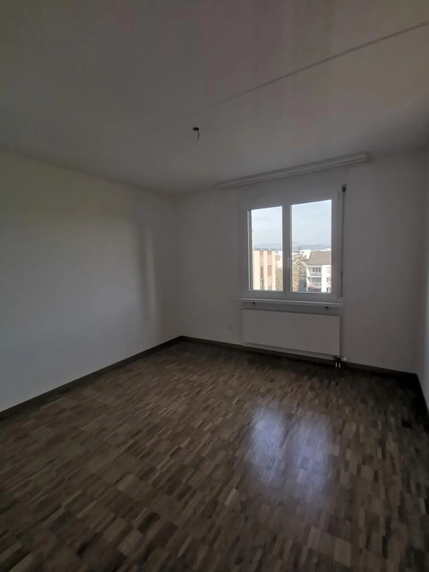 Renovated and Central 4.5-Room Apartment in Oberentfelden - Photo 7 of 8