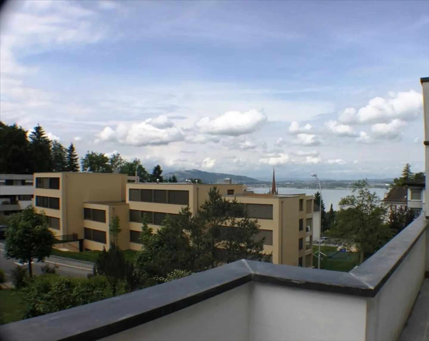 Vivere in una posizione soleggiata con vista sul lago - Foto 9 di 10