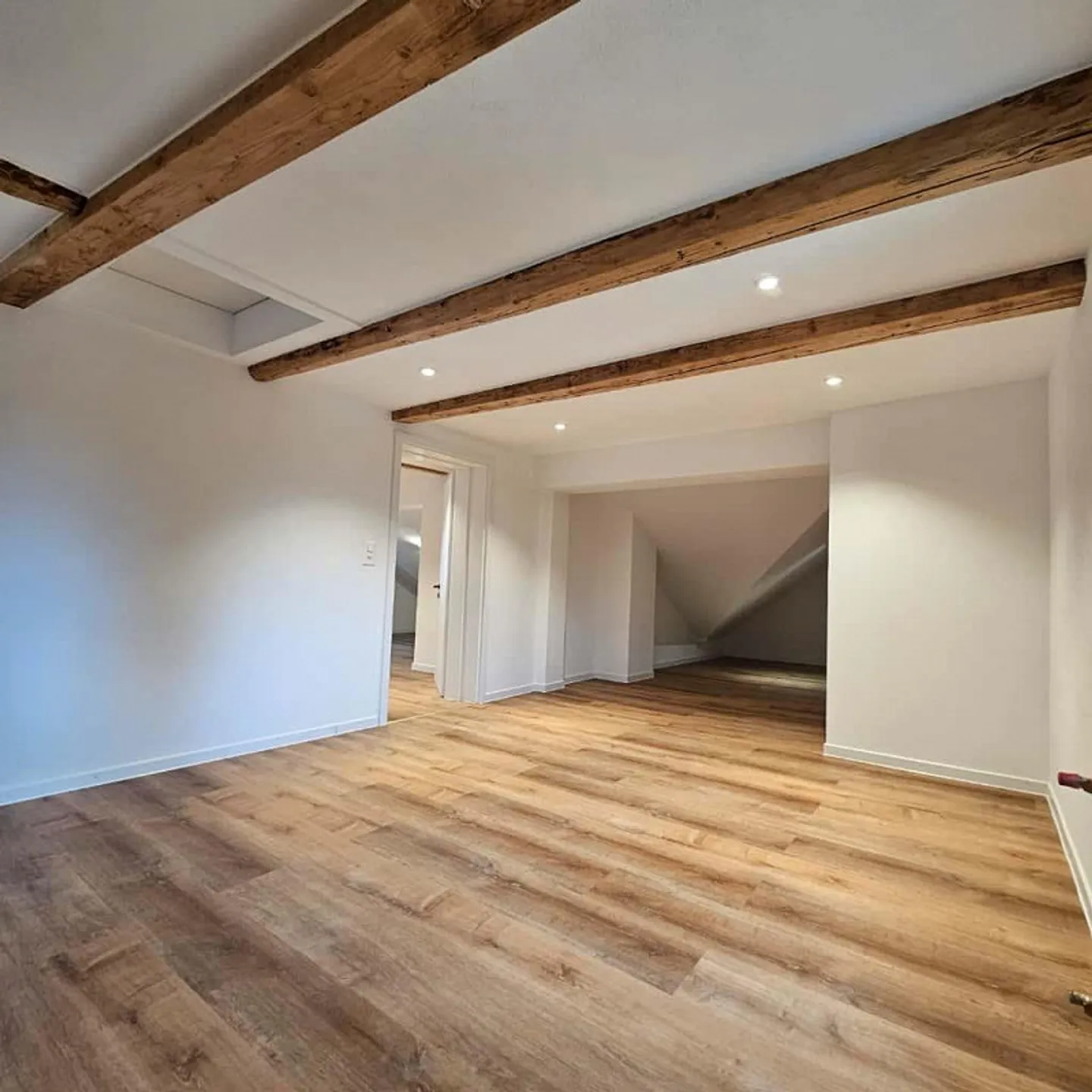 Ampio appartamento duplex di 4,5 locali con concetto di spazio aperto - Foto 5 di 9