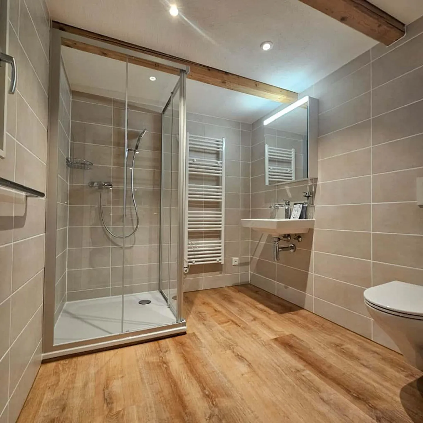 Ampio appartamento duplex di 4,5 locali con concetto di spazio aperto - Foto 6 di 9