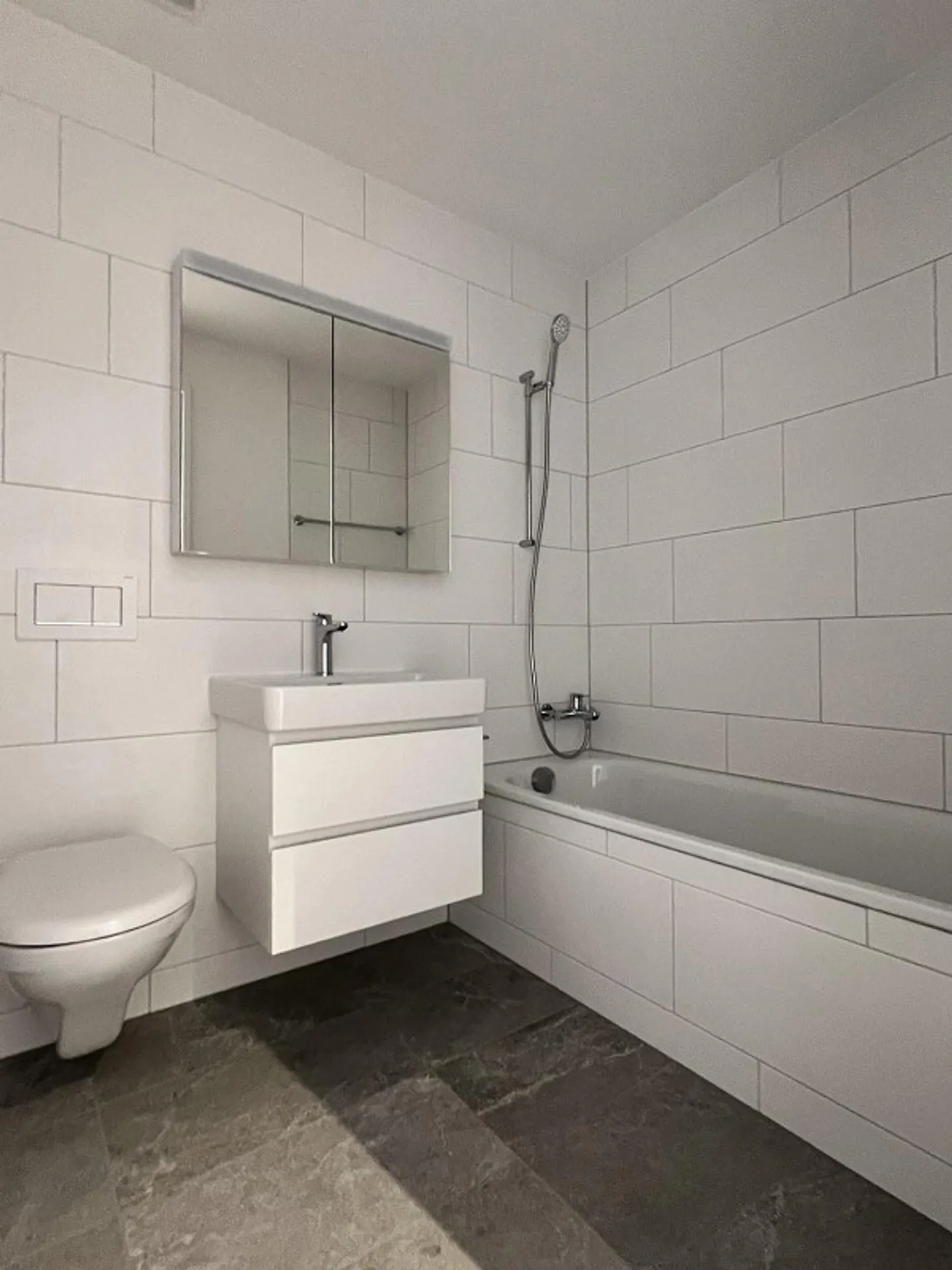 Modern Family Apartment in Baumpark - Photo 6 of 11