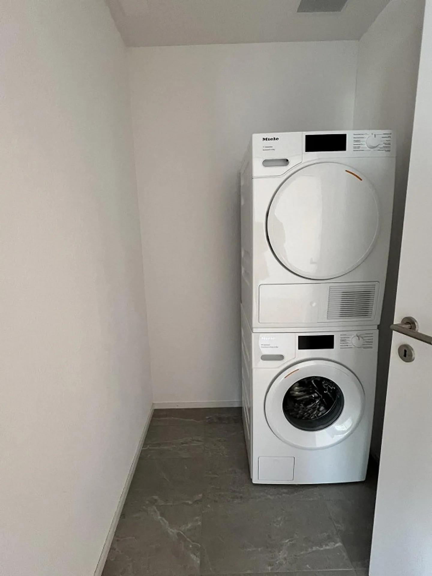 Modern Family Apartment in Baumpark - Photo 7 of 11