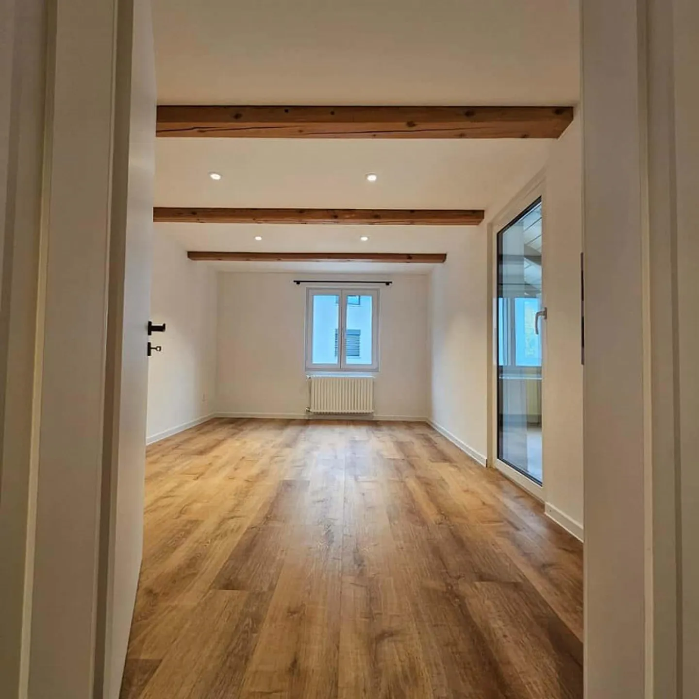 Ampio appartamento duplex di 4,5 locali con concetto di spazio aperto - Foto 7 di 9