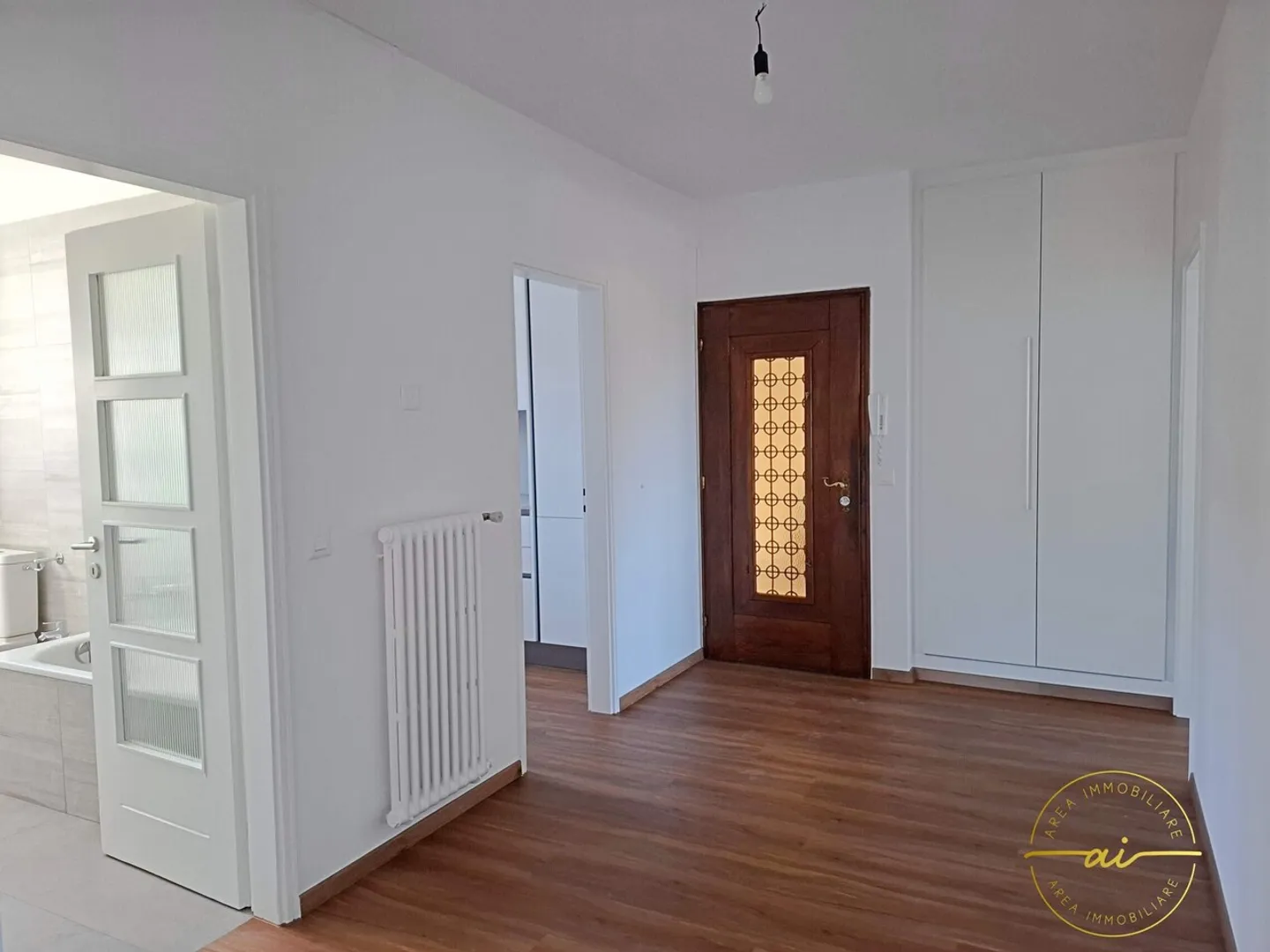 4.5-ROOM APARTMENT IN THE MIDST OF GREENERY - Photo 5 of 13