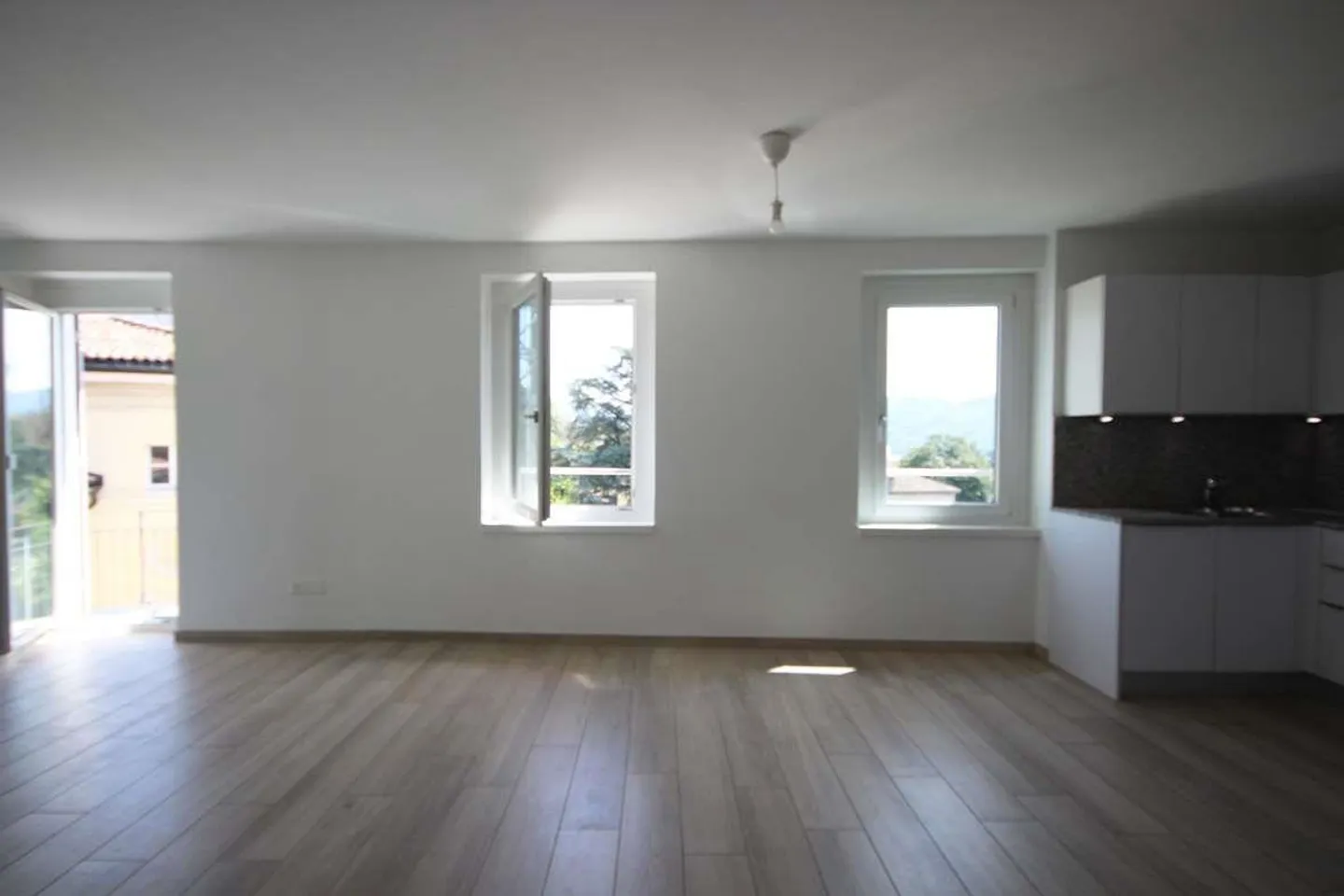 Balerna : appartement rénové avec terrasse près du centre - Photo 1 sur 11