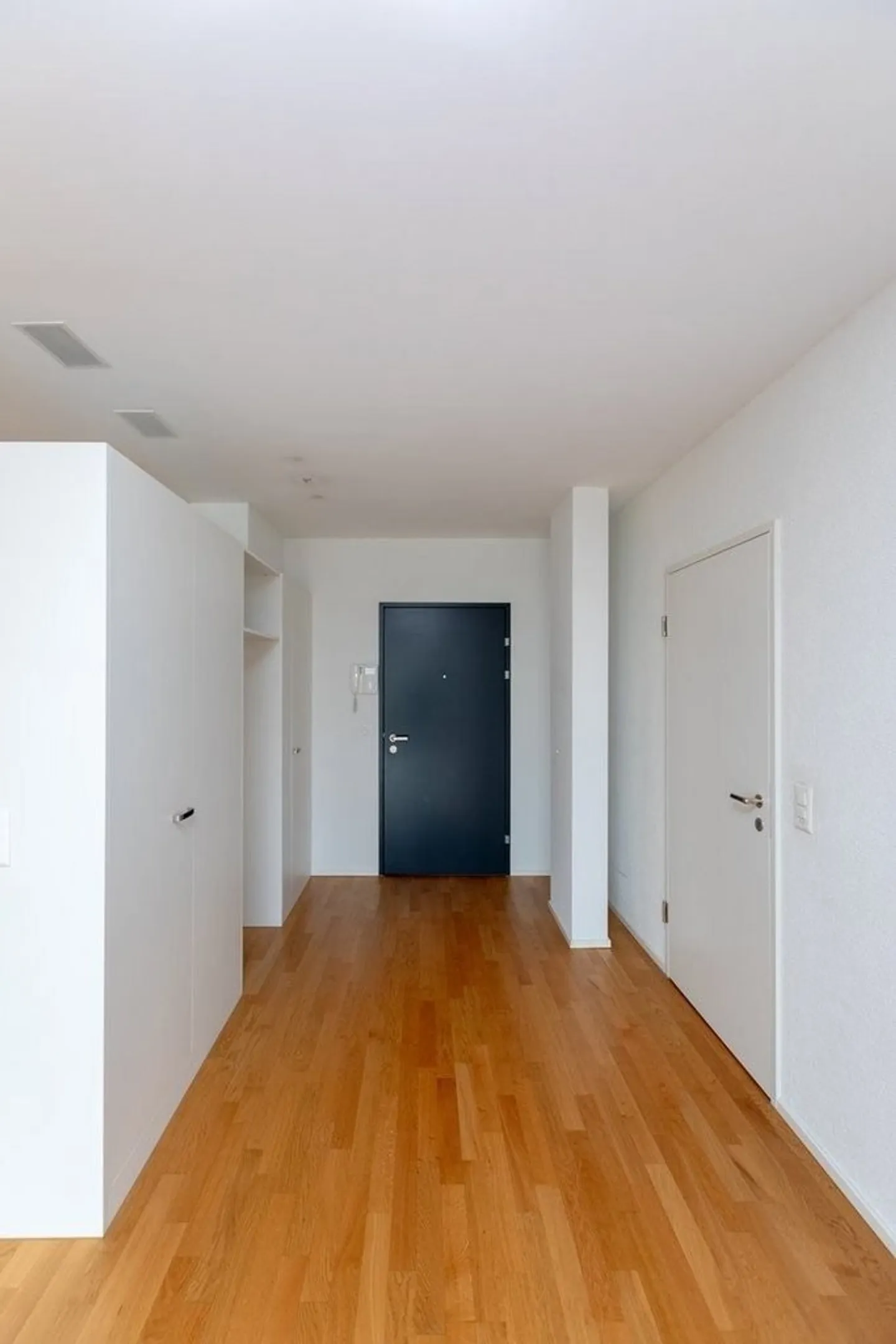 Belle et lumineuse appartement de 2,5 pièces à louer dans le quartier 4 - Photo 3 sur 8