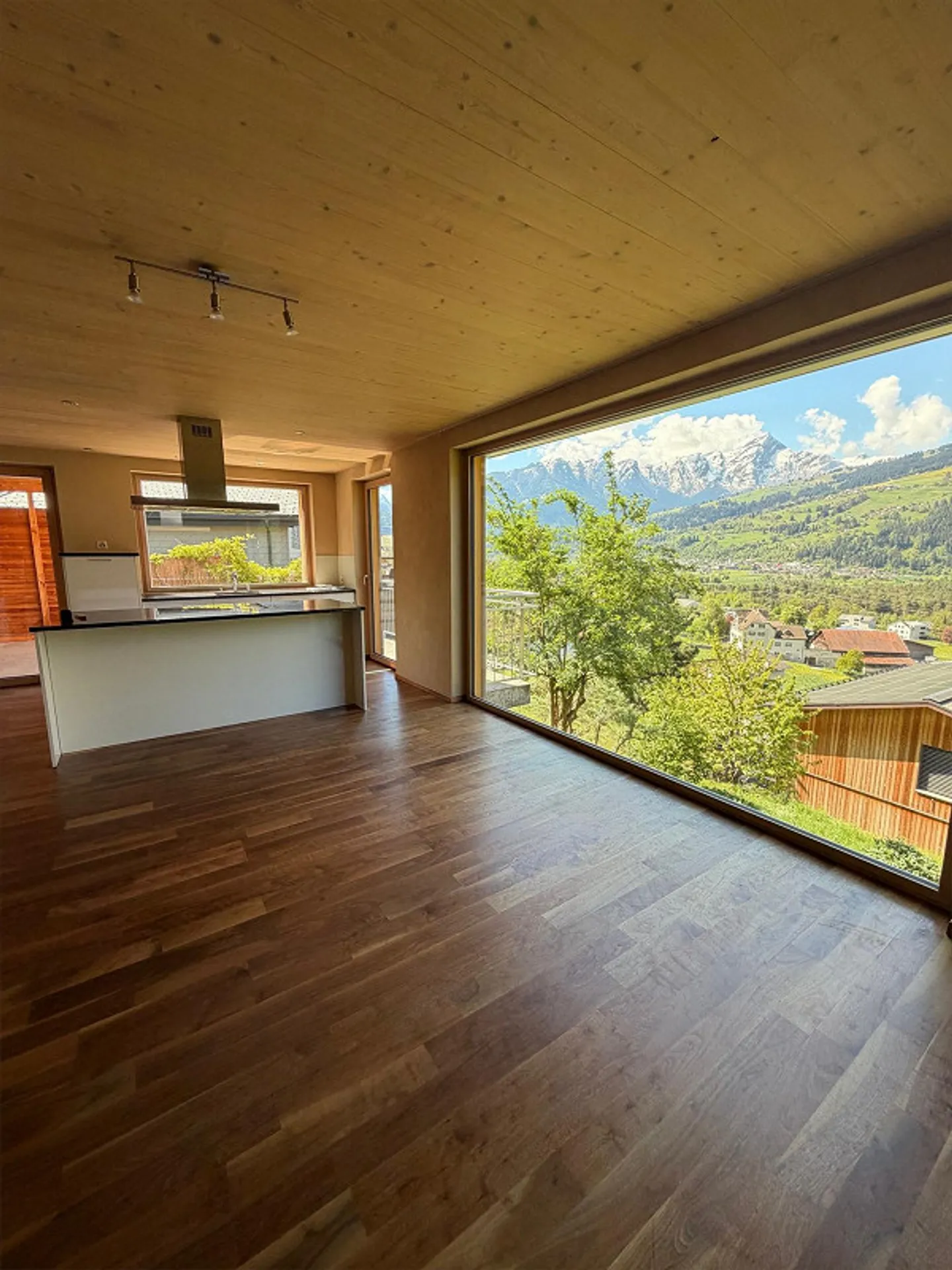 Living oasis with sauna and large garden in Rodels - Photo 4 of 14