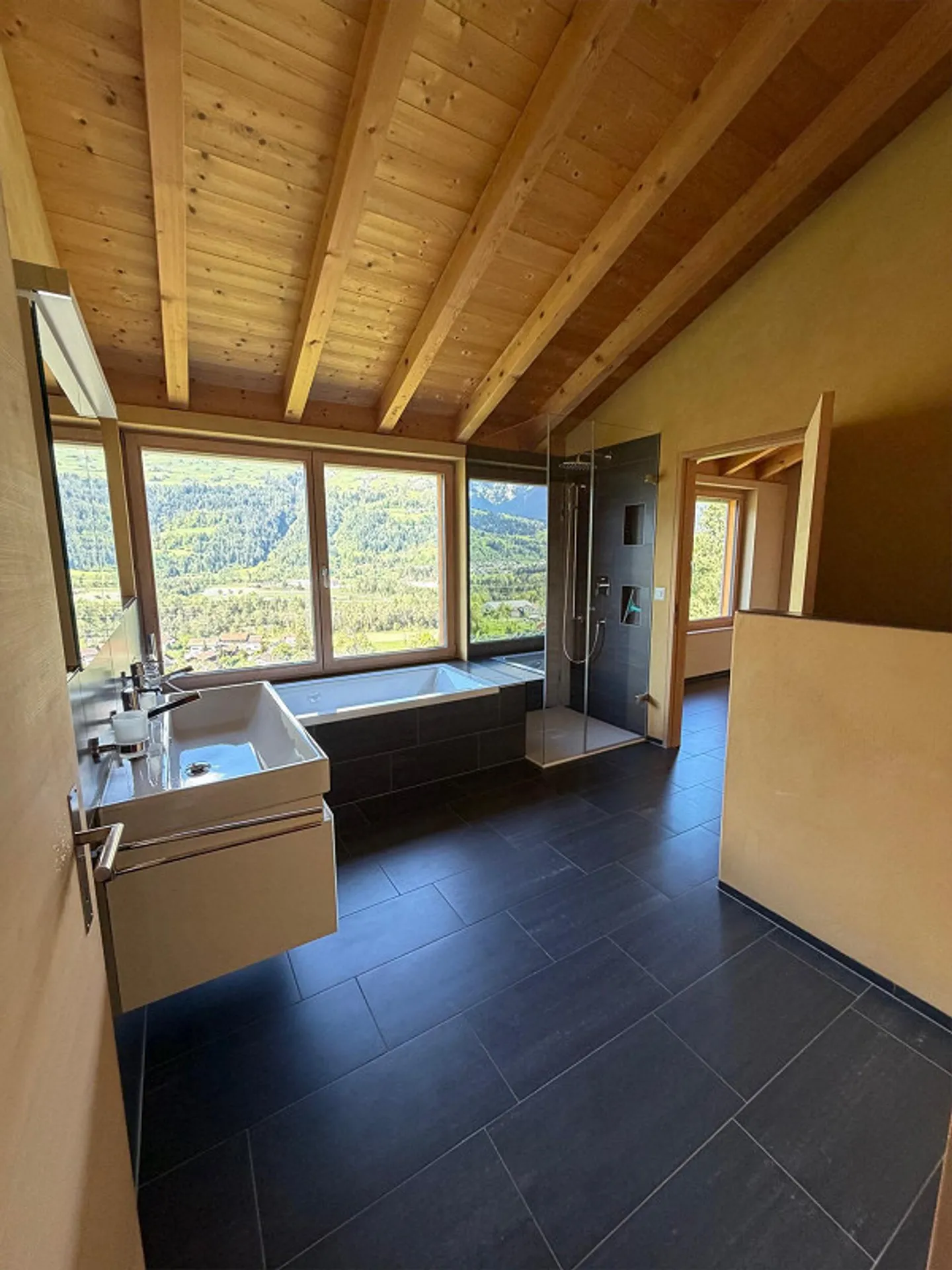 Living oasis with sauna and large garden in Rodels - Photo 9 of 14