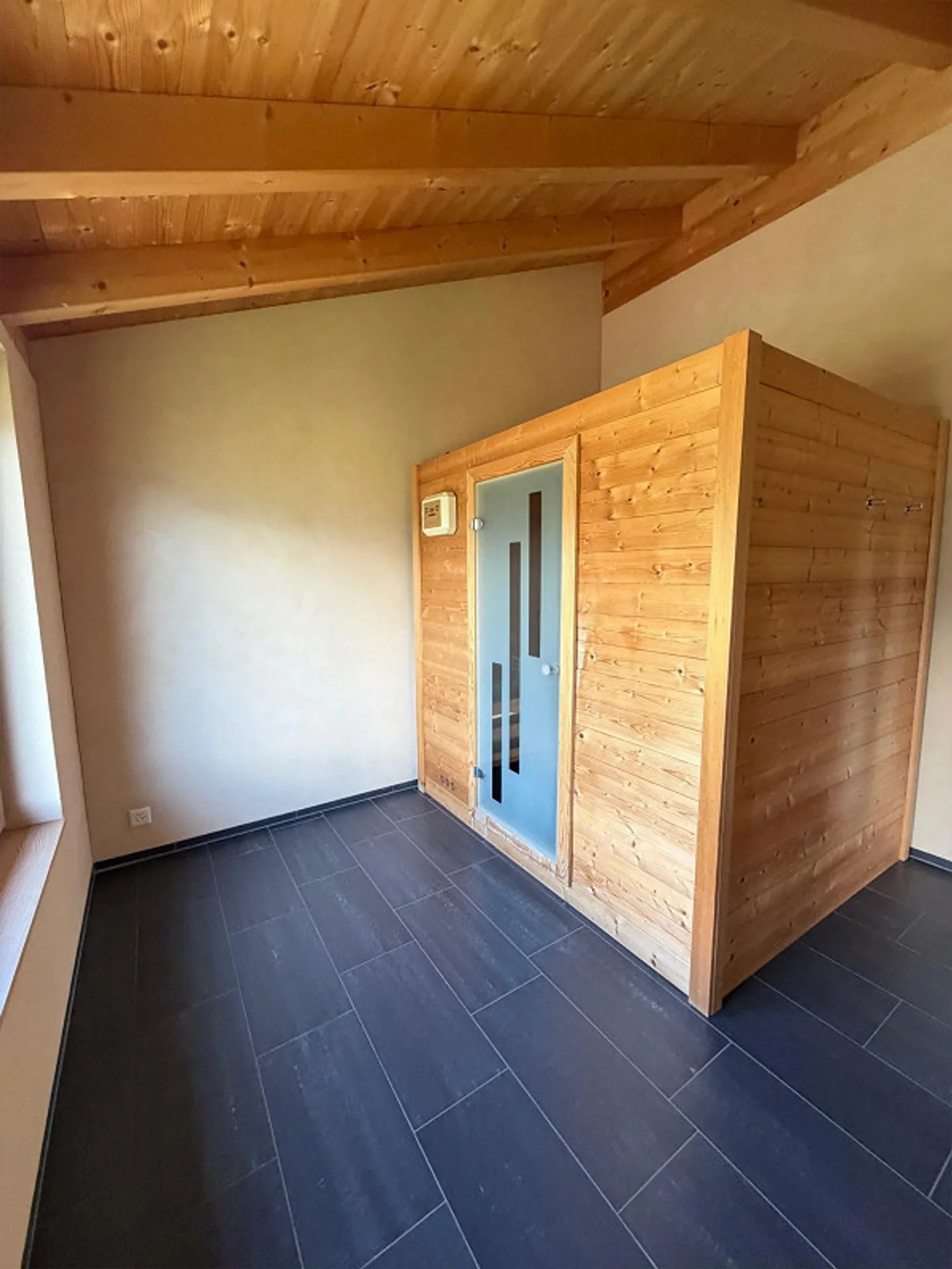 Living oasis with sauna and large garden in Rodels - Photo 11 of 14
