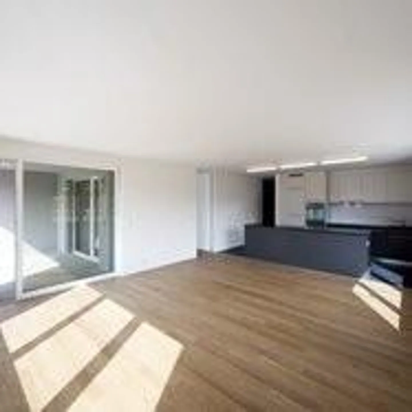 Modern 4.5-Room Apartment in Pfäffikon - Photo 2 of 6