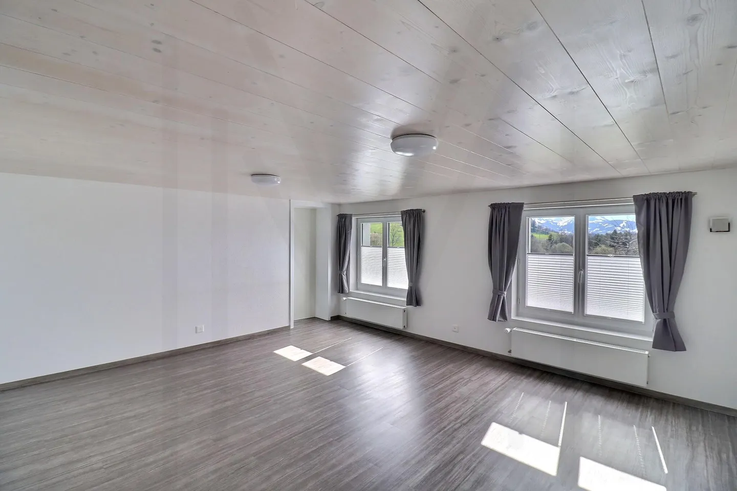 Apartment for rent - Photo 3 of 8