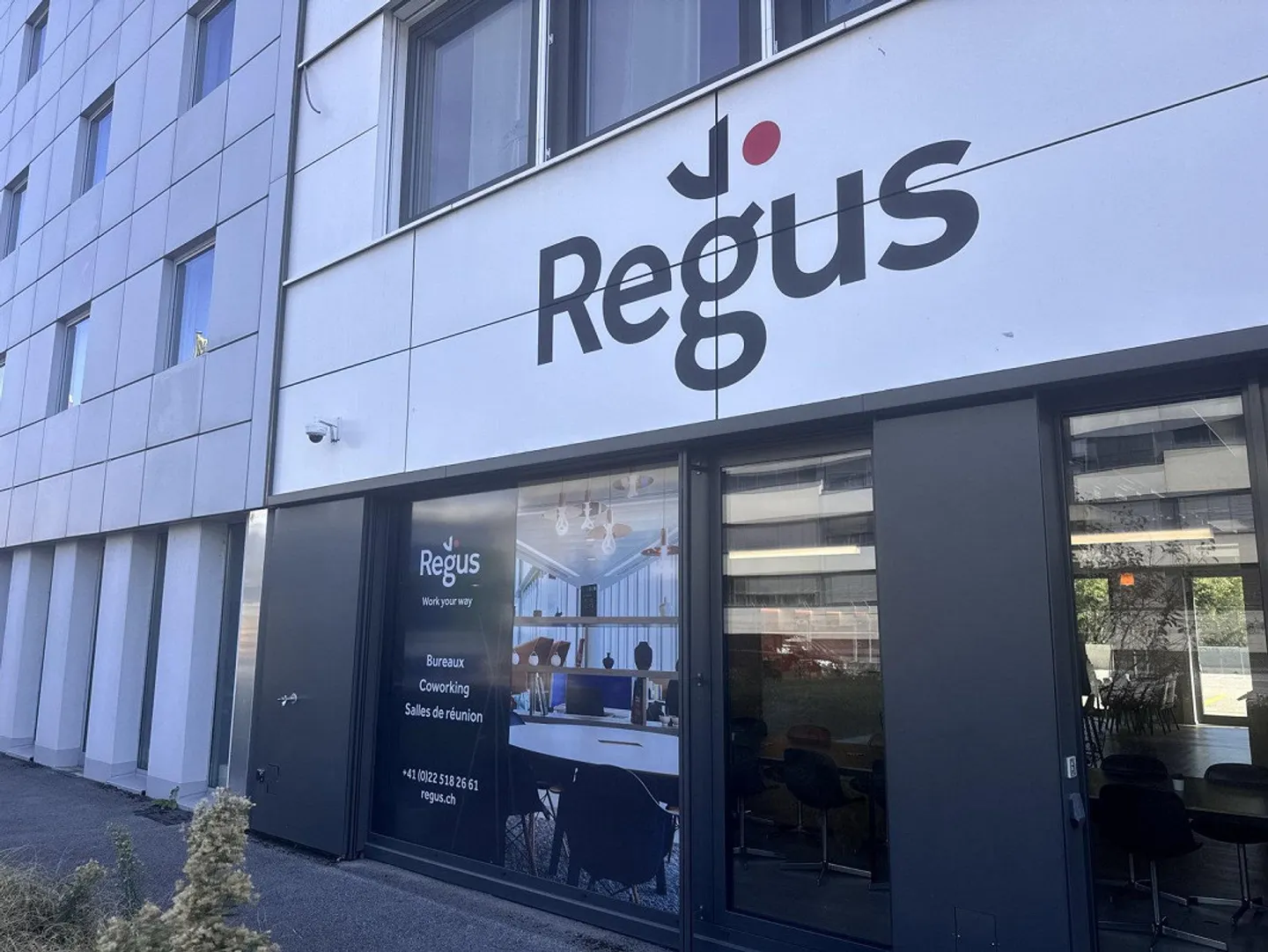 Privatbüro für 2 am Regus Airport - Foto 1 von 8