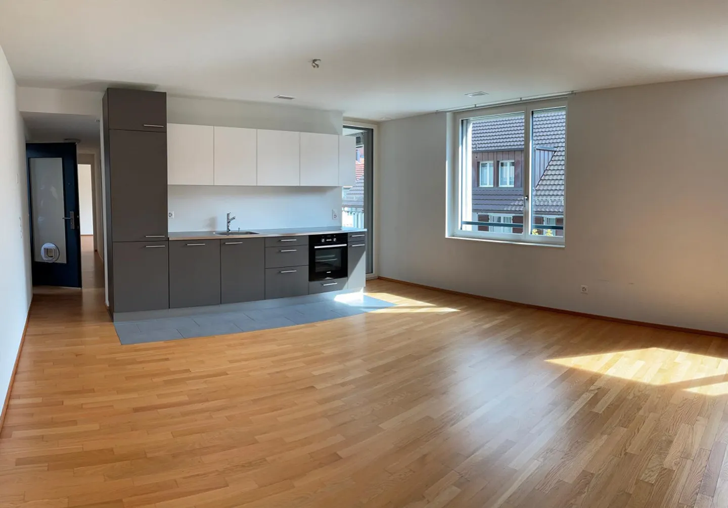 Appartamento 2.5 stanze vicino alla stazione con balcone - Foto 2 di 8