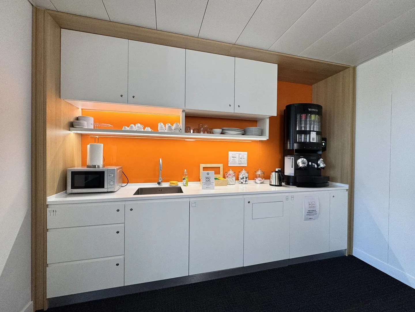 Privatbüro für 2 am Regus Airport - Foto 6 von 8