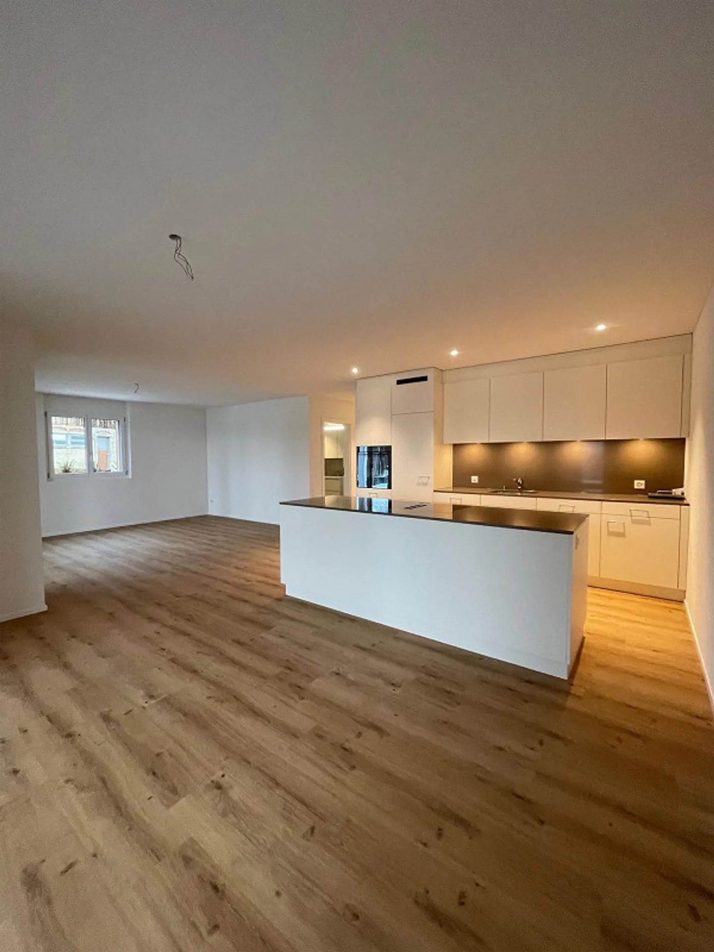 Luxuriöse 4.5 Zimmer-Wohnung mit wunderschöner Aussicht - Foto 1 von 8