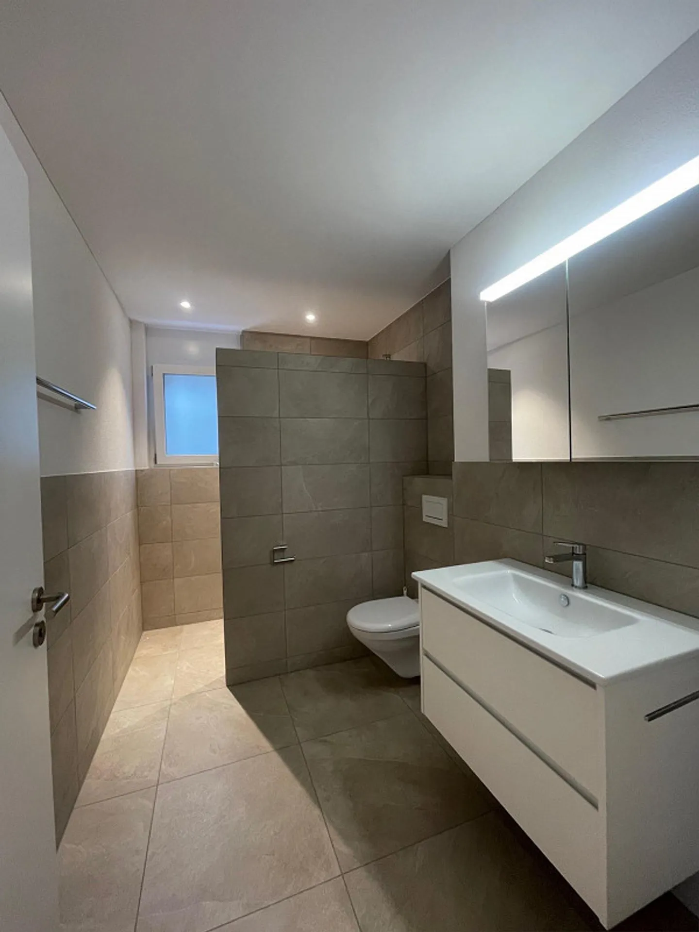 Luxuriöse 4.5 Zimmer-Wohnung mit wunderschöner Aussicht - Foto 4 von 8