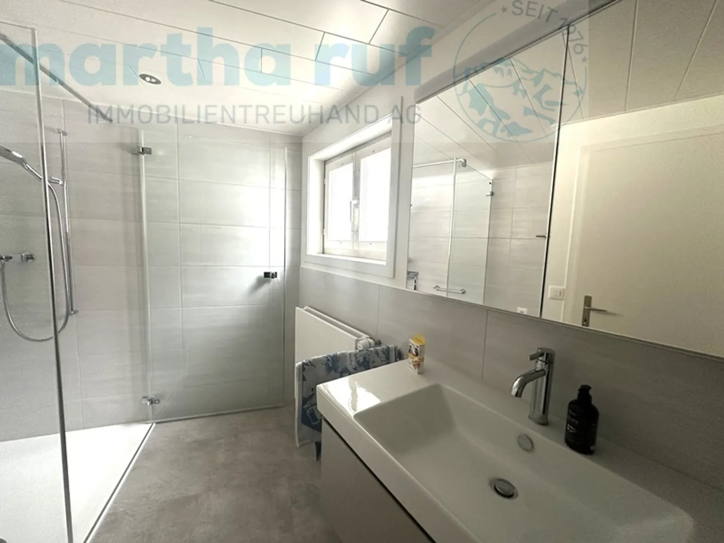 Casa unifamiliare rurale con garage, giardino e fienile - Foto 9 di 25