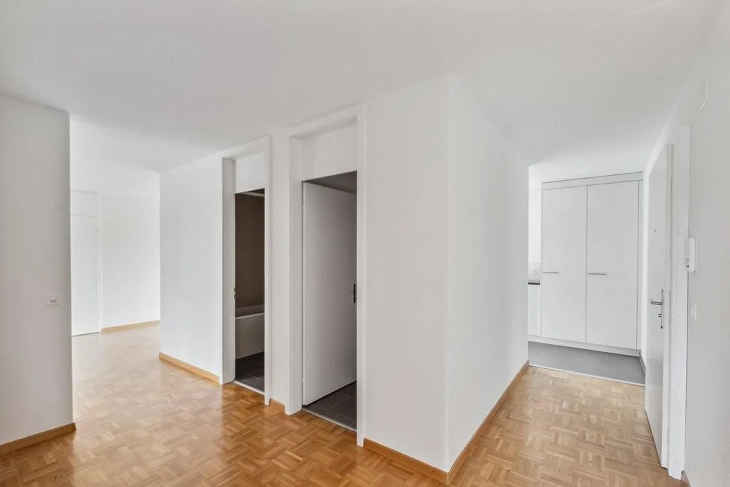 Grosszügige Wohnung im Grünen - Foto 3 von 8