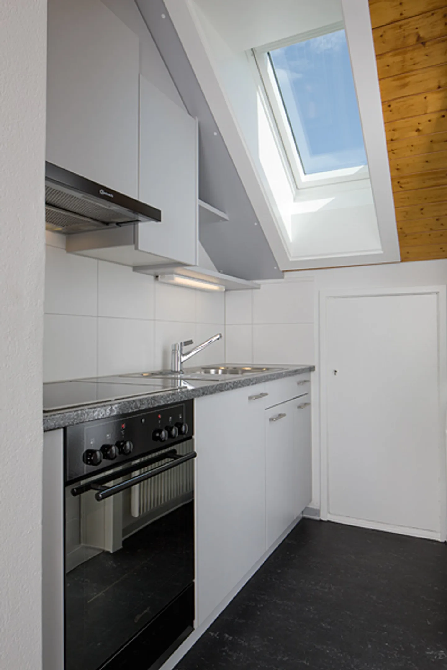 Dachwohnung in grüner Umgebung - Foto 4 von 6