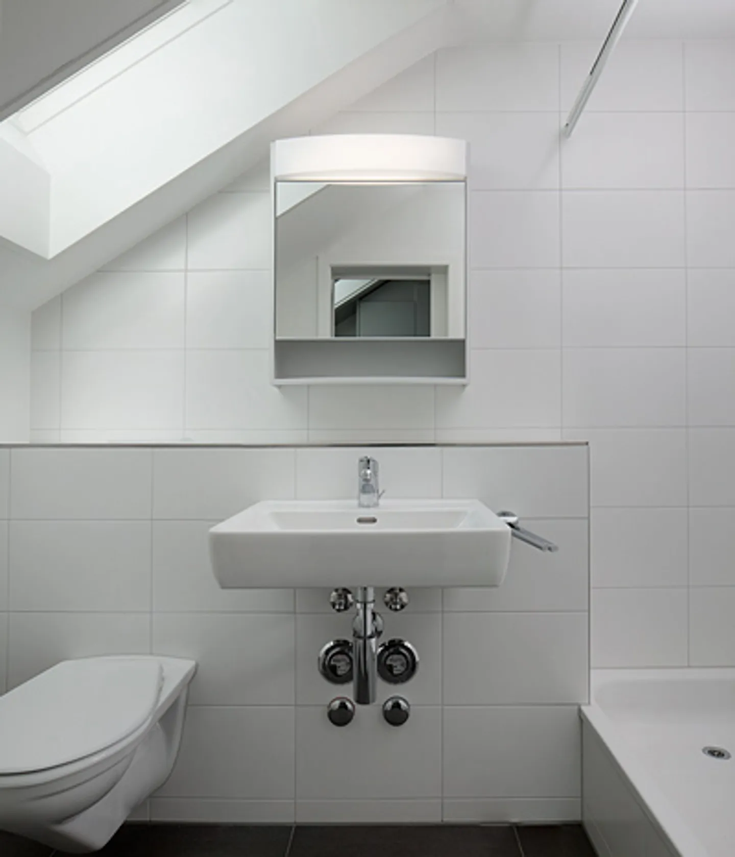 Dachwohnung in grüner Umgebung - Foto 5 von 6