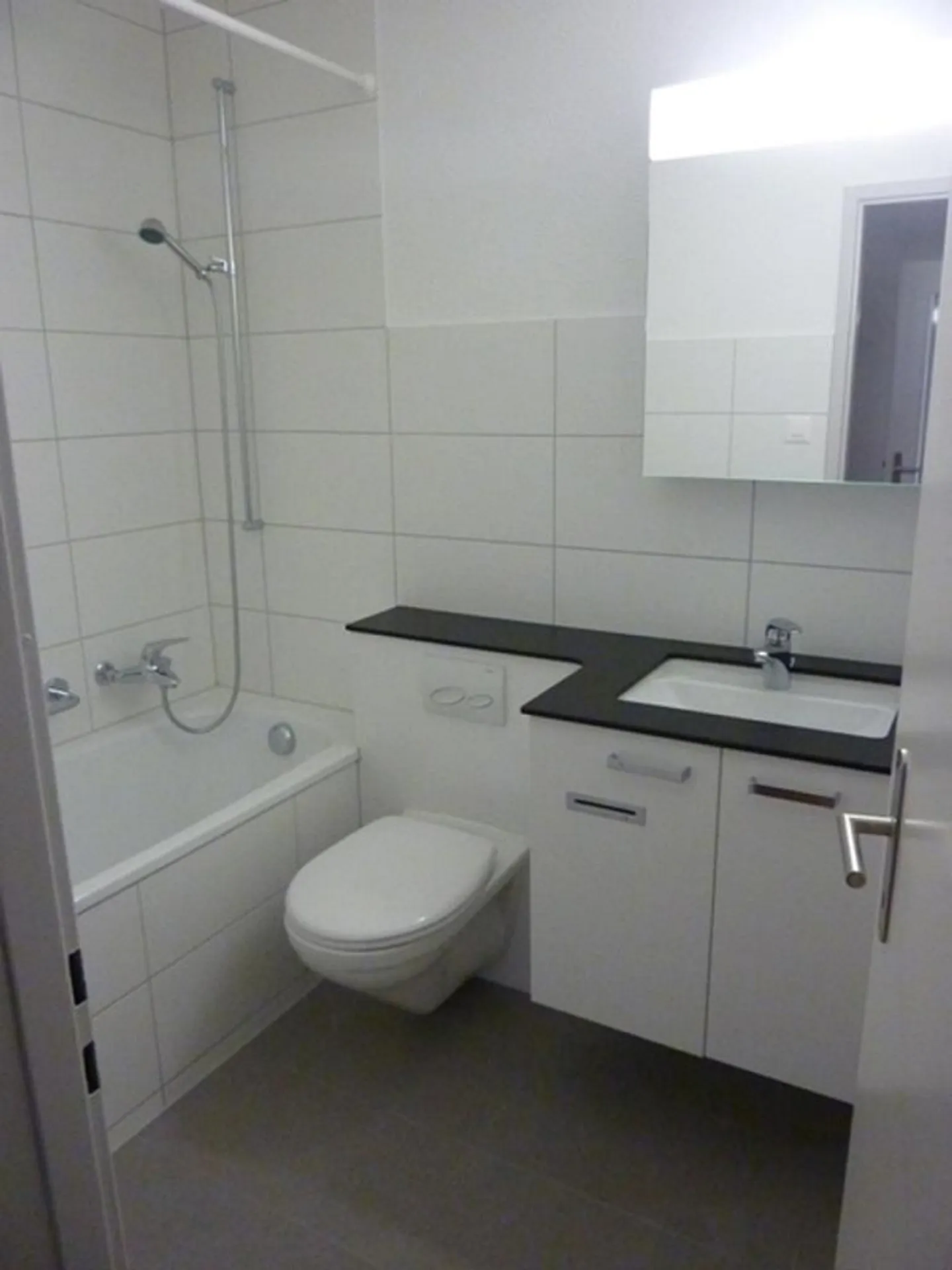 Modernes Apartment mit Balkon - Foto 2 von 5