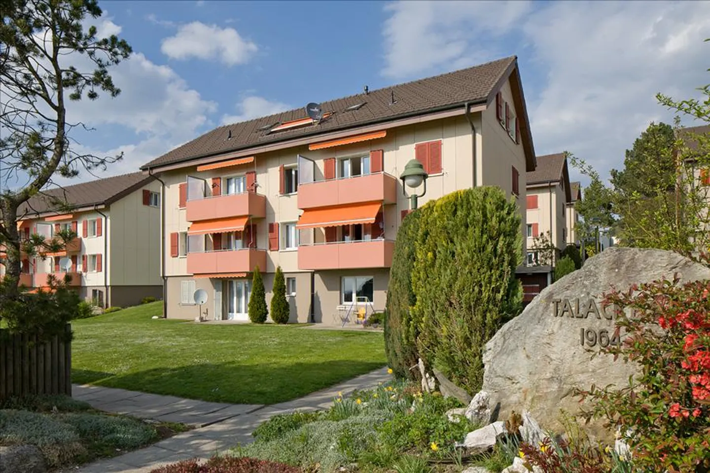 Dachwohnung in grüner Umgebung - Foto 2 von 6