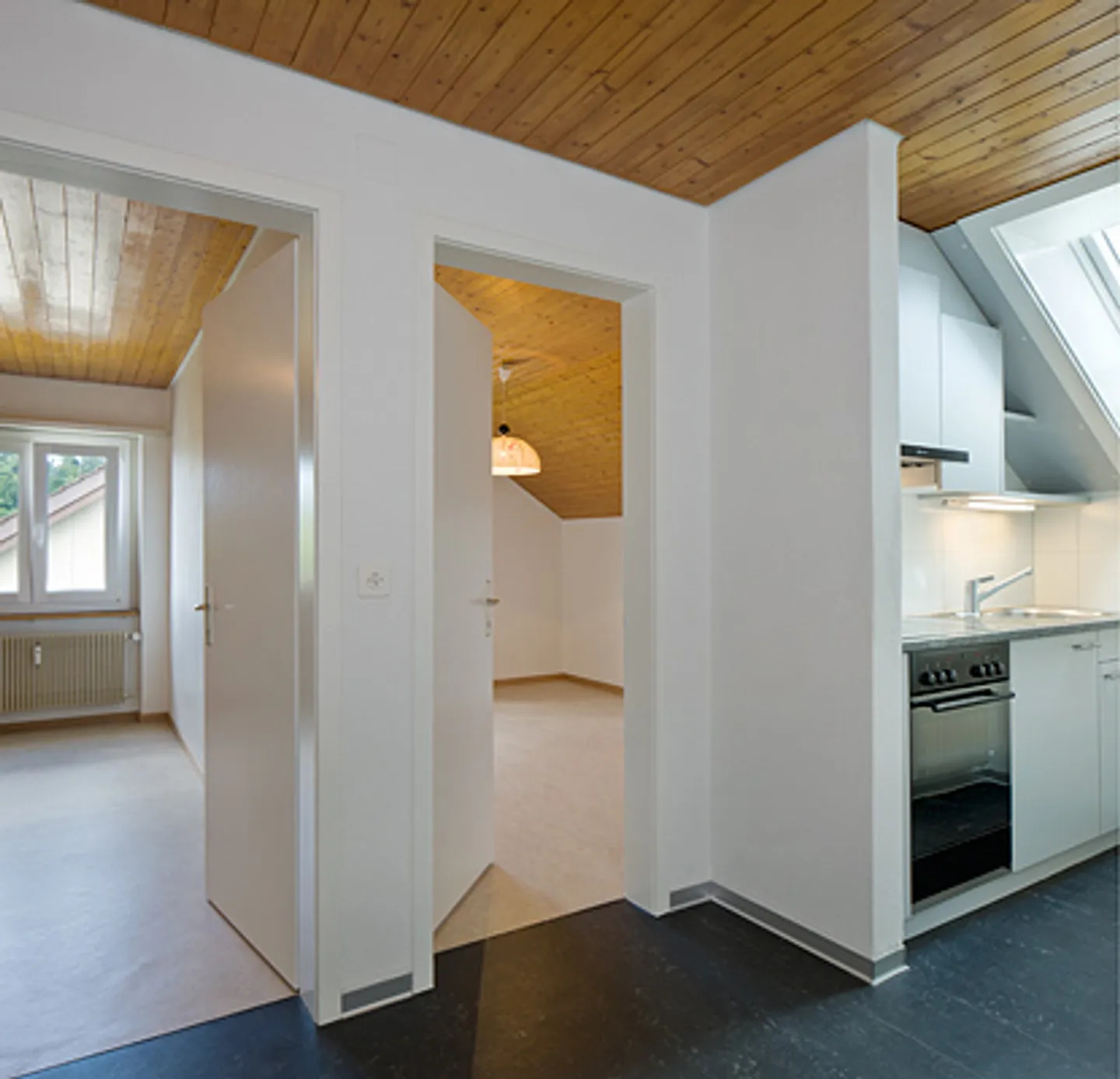 Dachwohnung in grüner Umgebung - Foto 3 von 6