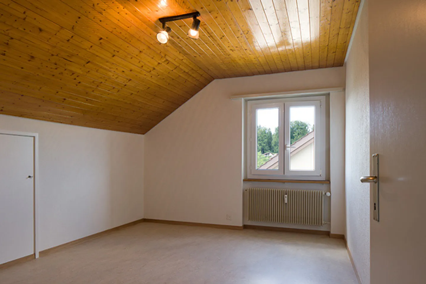 Dachwohnung in grüner Umgebung - Foto 6 von 6