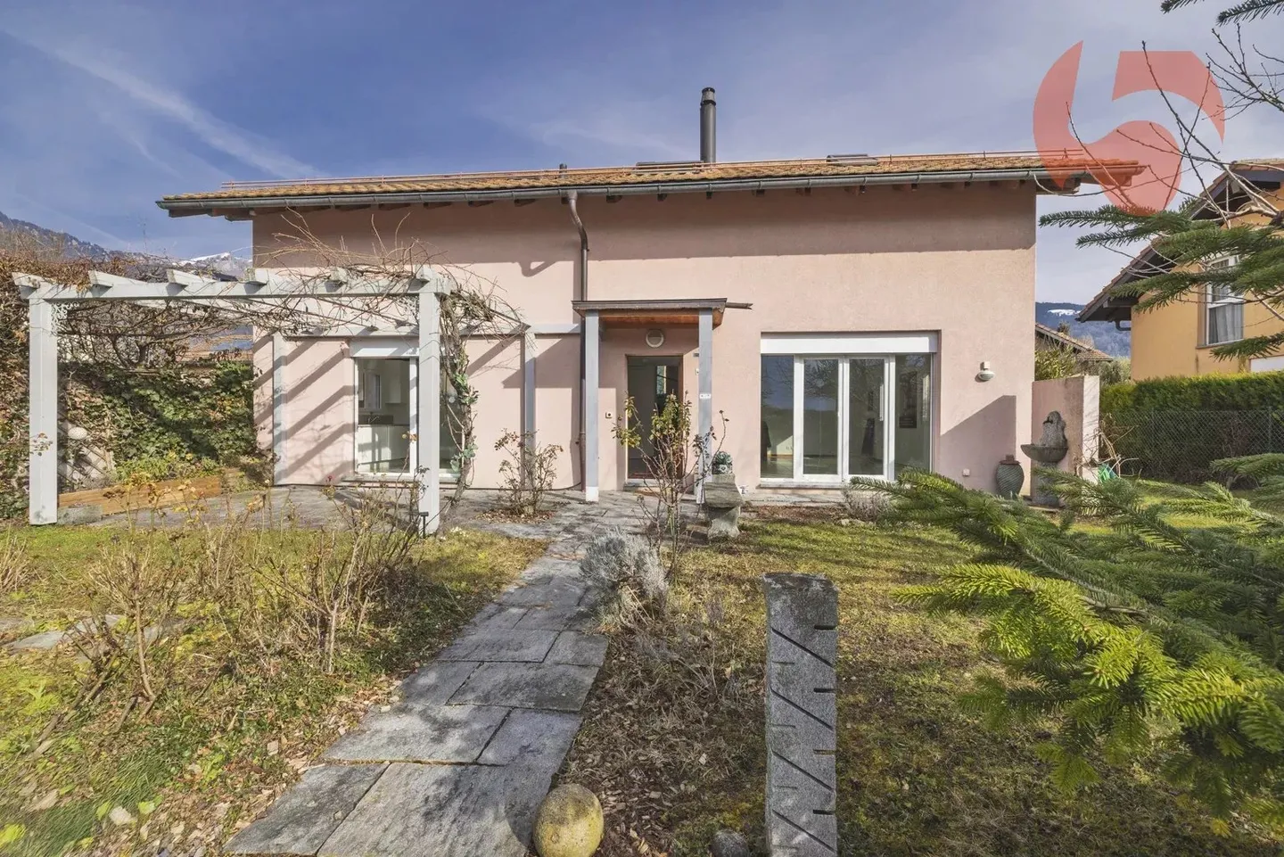 Schönes freistehendes Haus in einer ruhigen und sonnigen Wohngegend - Foto 1 von 22