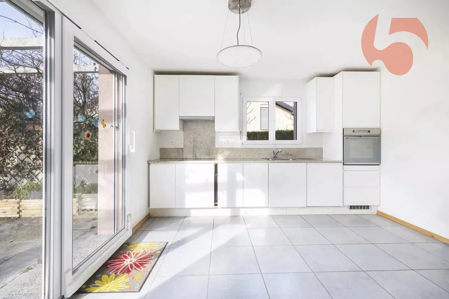 Schönes freistehendes Haus in einer ruhigen und sonnigen Wohngegend - Foto 5 von 22