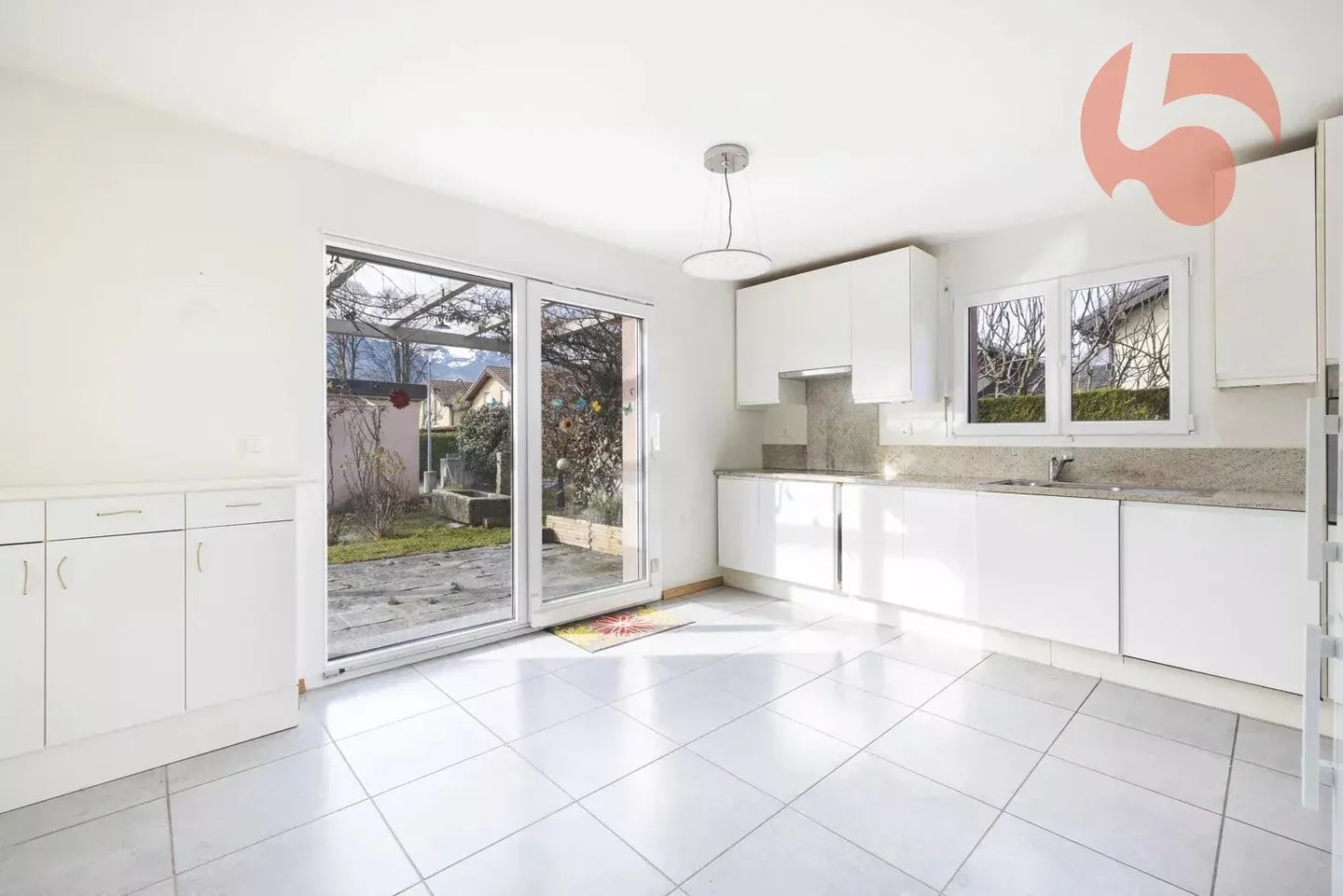 Schönes freistehendes Haus in einer ruhigen und sonnigen Wohngegend - Foto 7 von 22