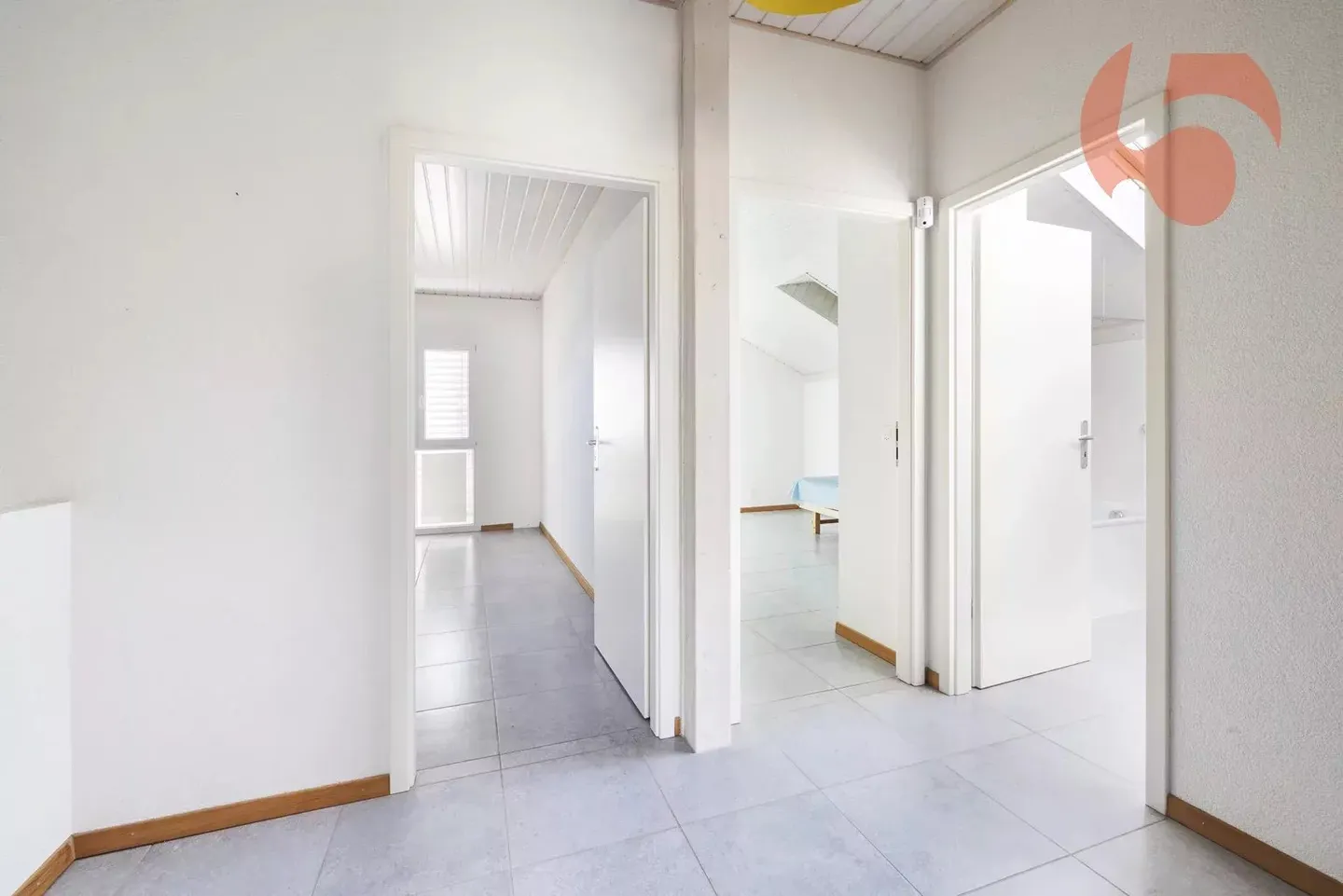 Schönes freistehendes Haus in einer ruhigen und sonnigen Wohngegend - Foto 9 von 22