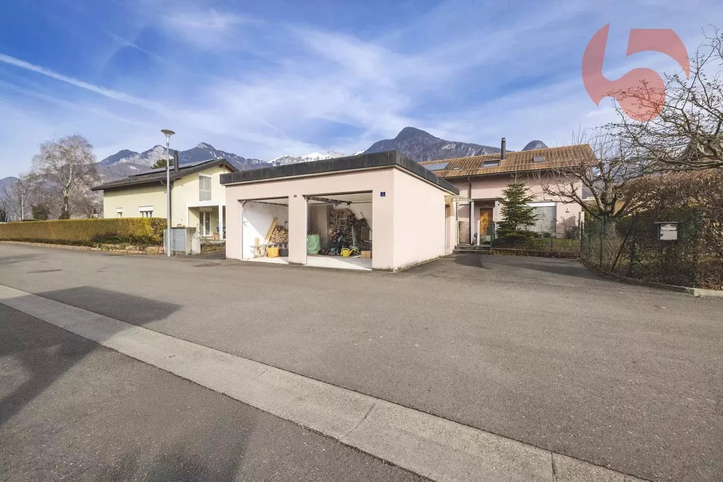 Schönes freistehendes Haus in einer ruhigen und sonnigen Wohngegend - Foto 2 von 22