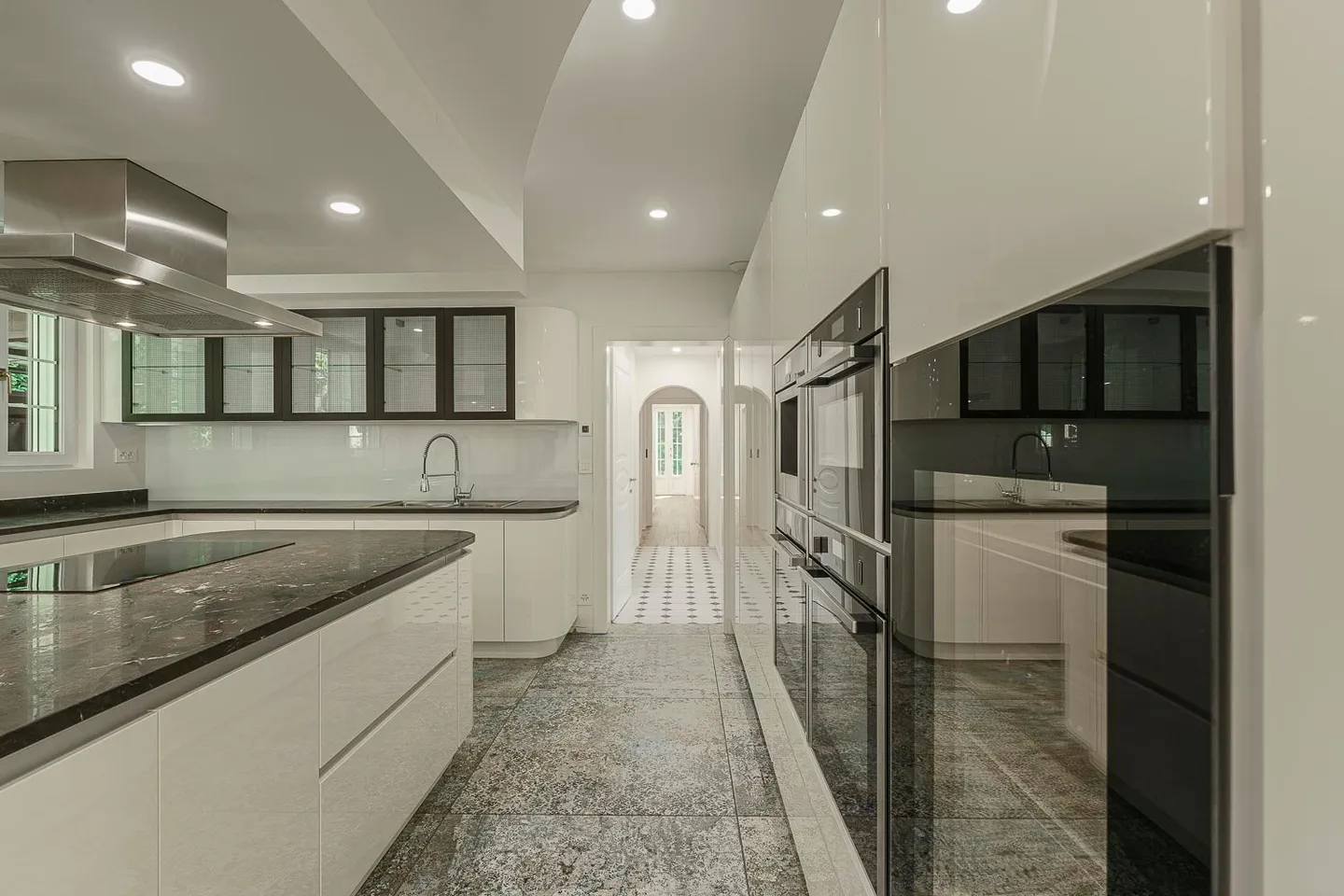 Property with over 13,000 m² with outbuilding and swimming pool - Photo 3 of 25