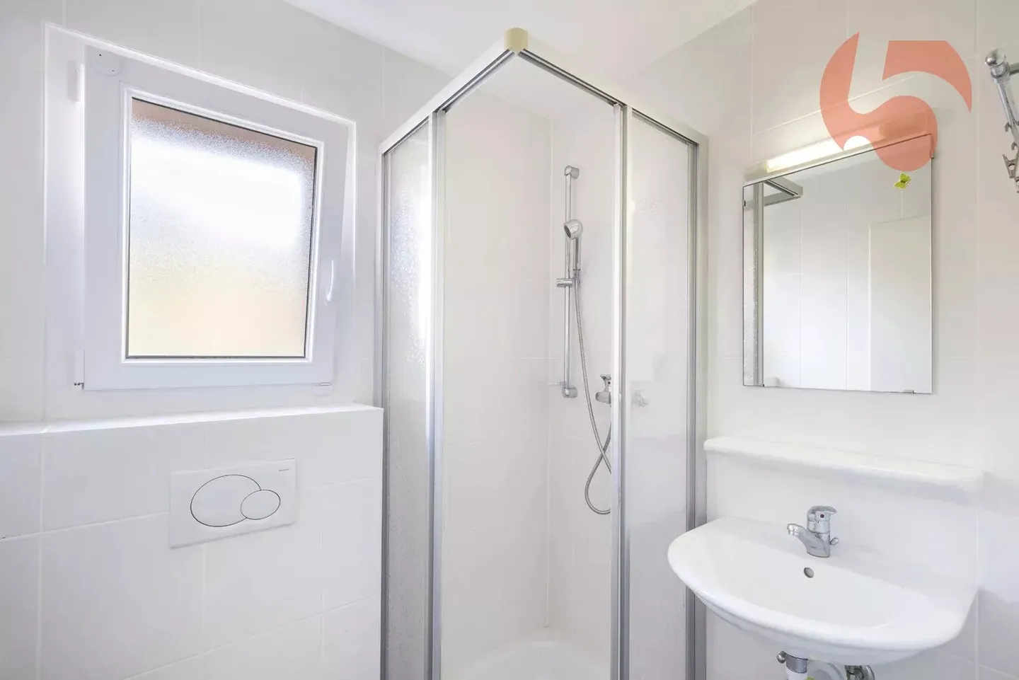 Schönes freistehendes Haus in einer ruhigen und sonnigen Wohngegend - Foto 15 von 22