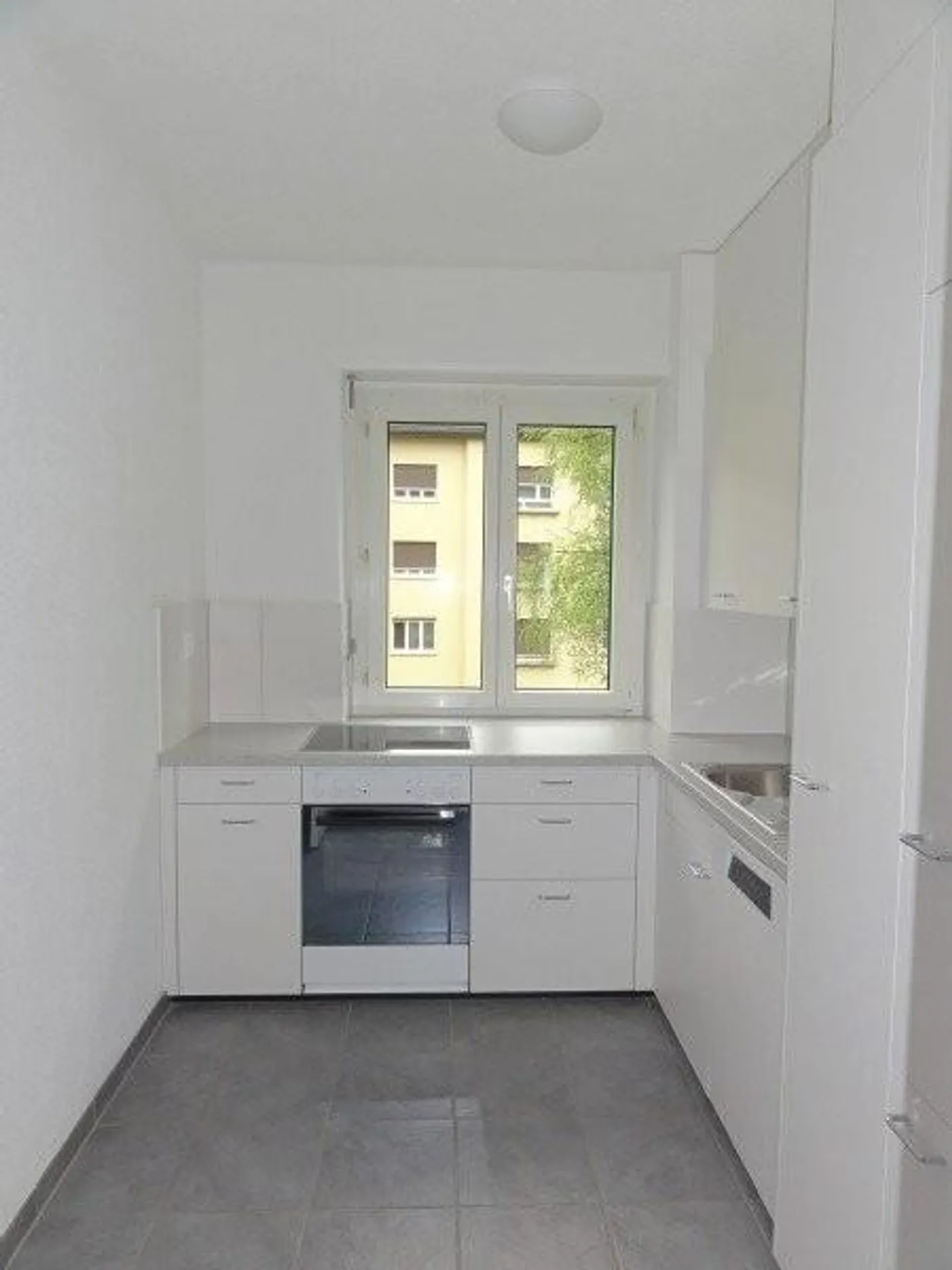 Charmante Wohnung mit Balkon - Foto 2 von 9
