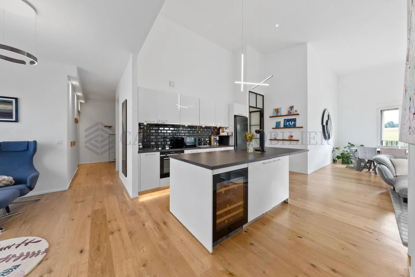 Magnificent 5-room apartment - Available on September 15, 2025 - Photo 3 of 10