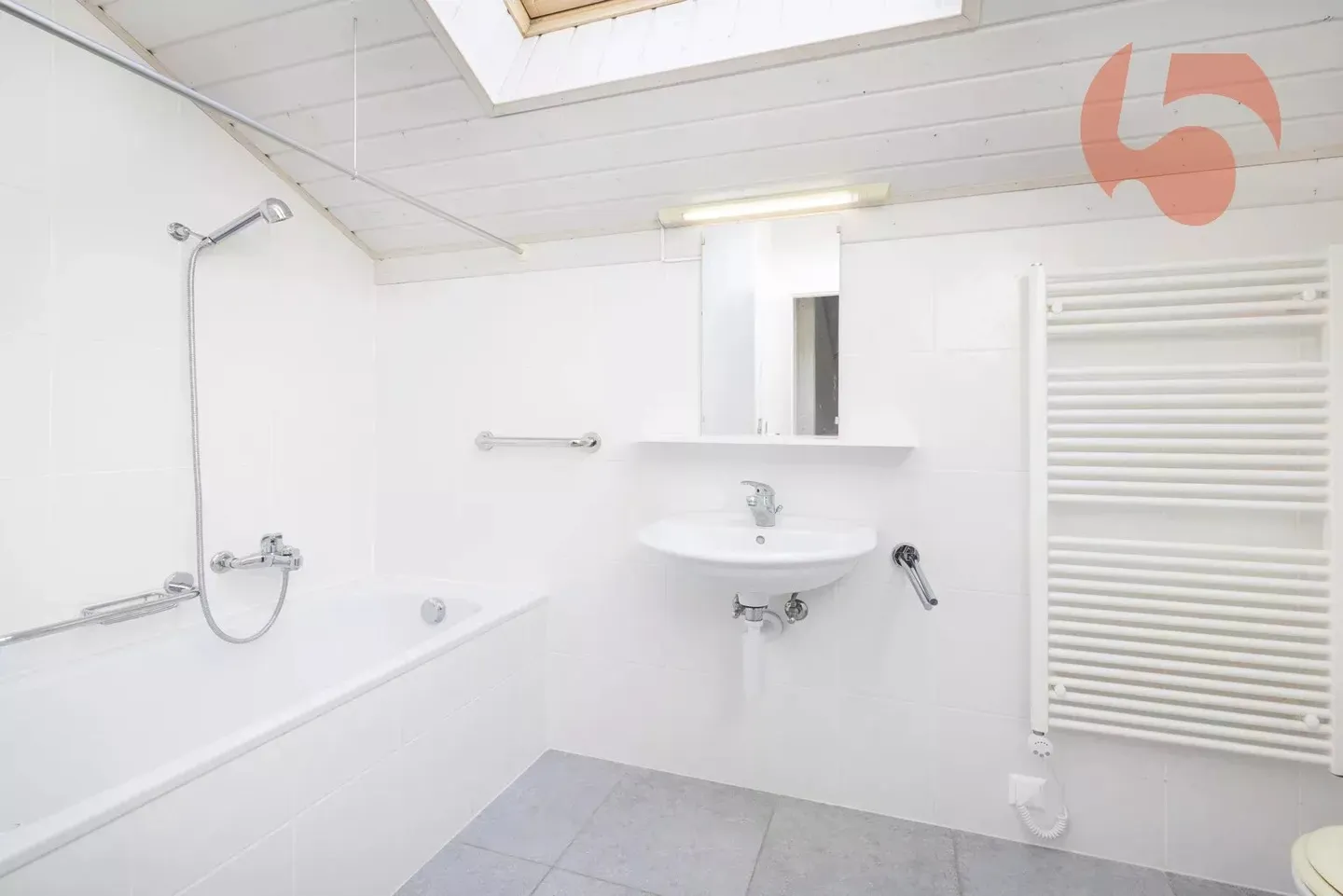 Schönes freistehendes Haus in einer ruhigen und sonnigen Wohngegend - Foto 16 von 22