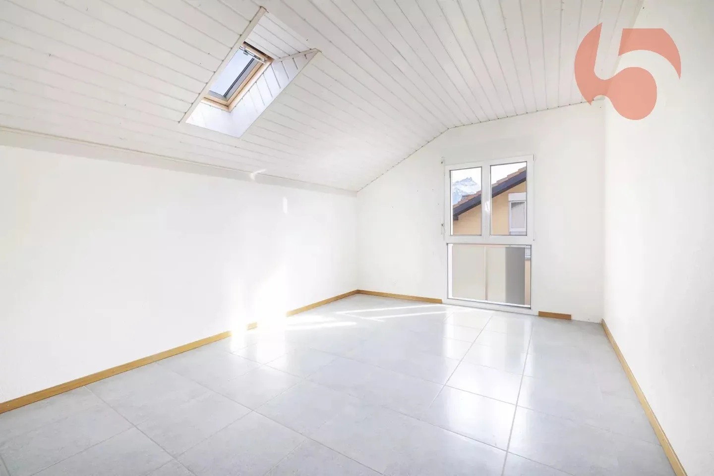 Schönes freistehendes Haus in einer ruhigen und sonnigen Wohngegend - Foto 17 von 22